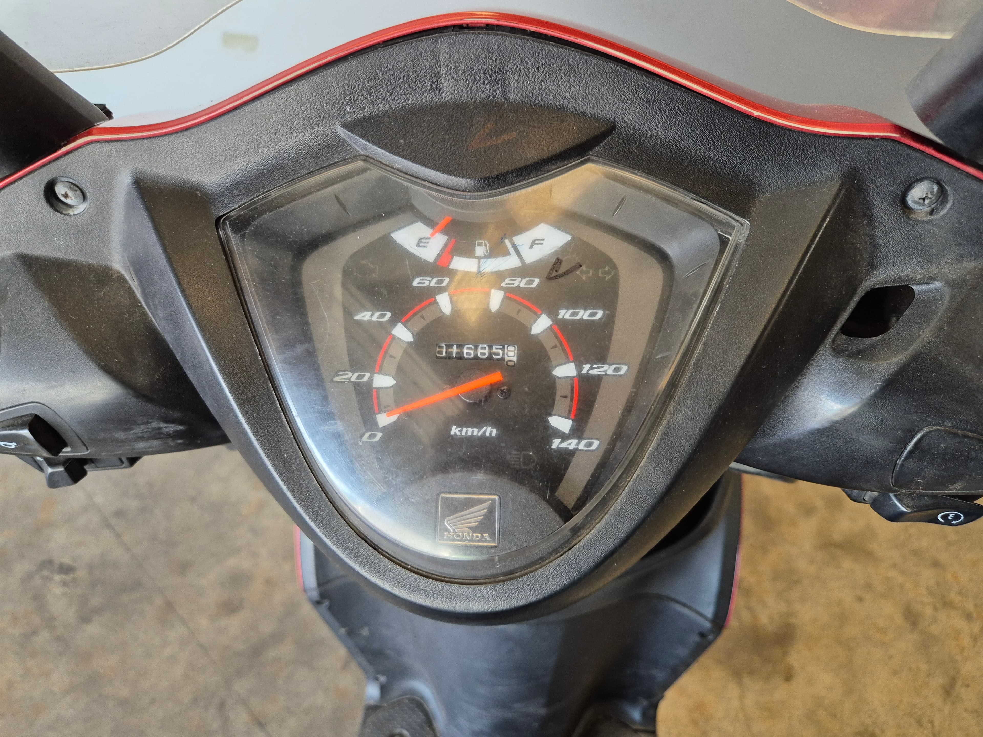 Honda Vision NSC 110 · Año 2013 — imagen 13