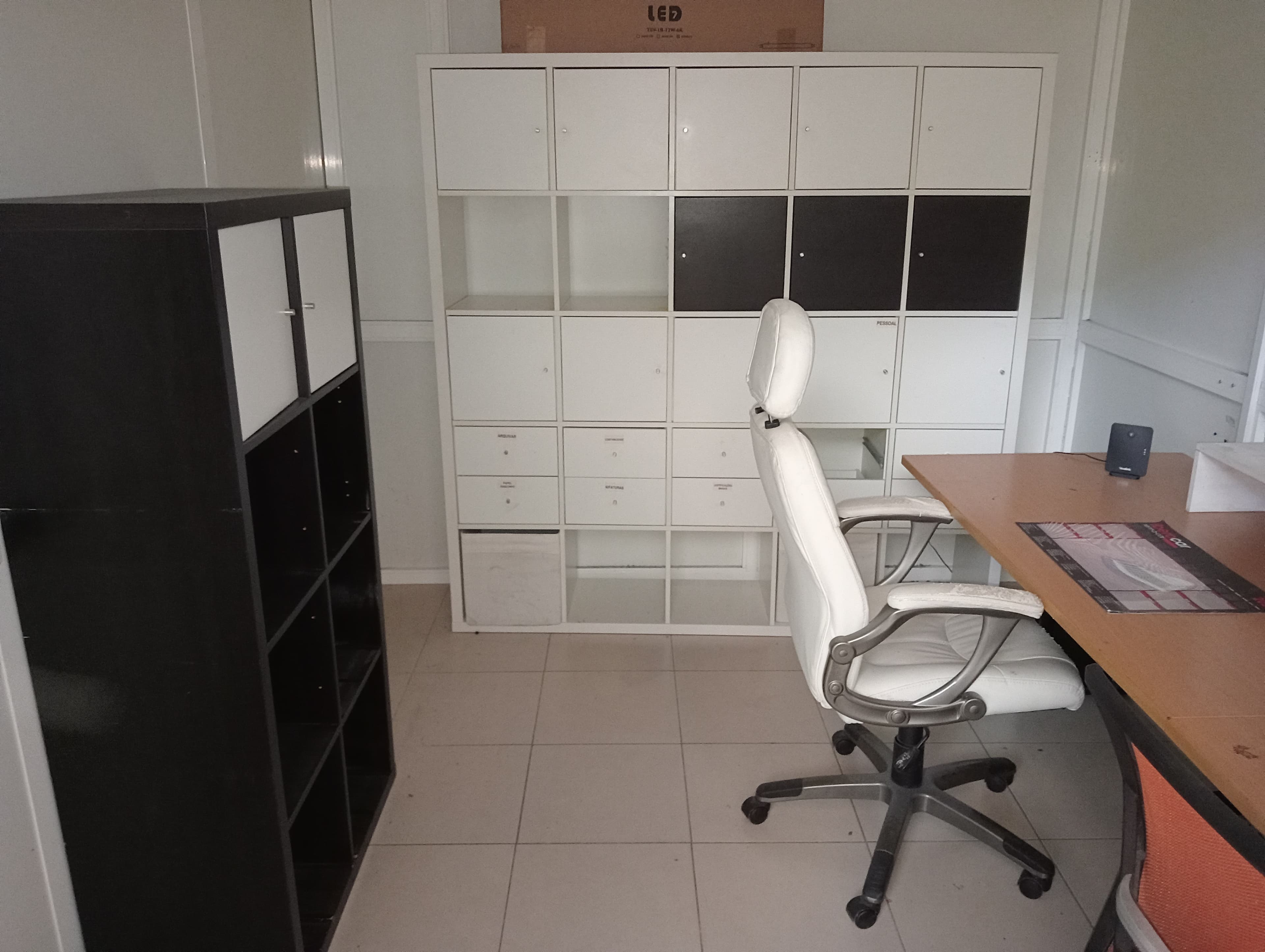 Mobiliário · Equipamentos