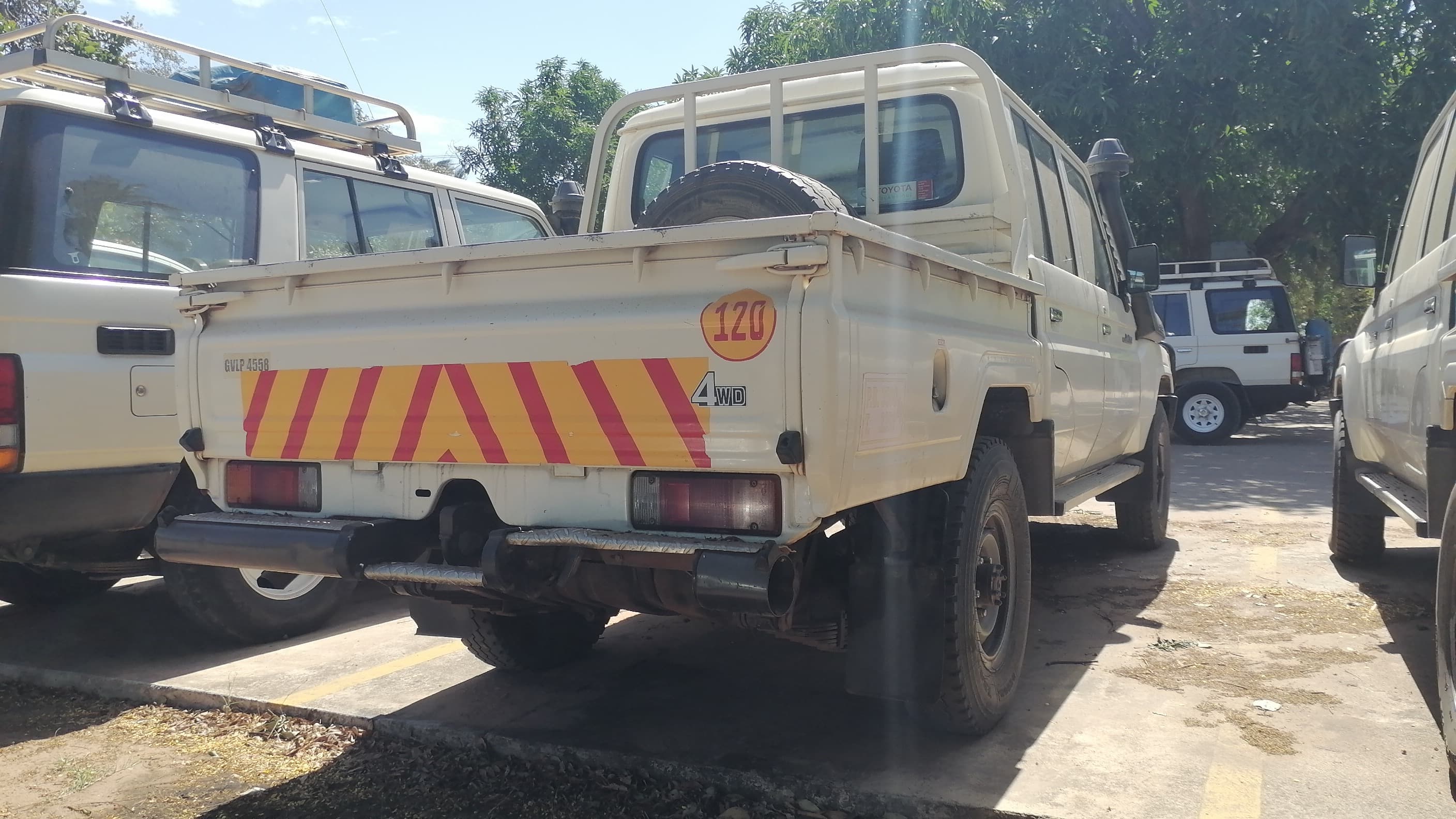 Toyota Land Cruiser79DCHZJ79R-3.18m — imagem 6
