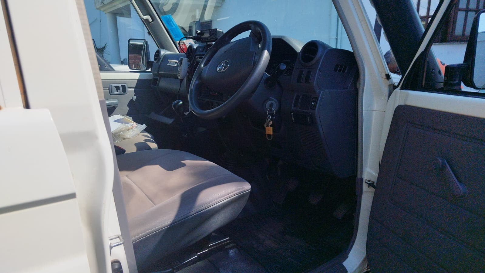 Toyota Land Cruiser LC76HZJ76R - 2,70m — imagen 8