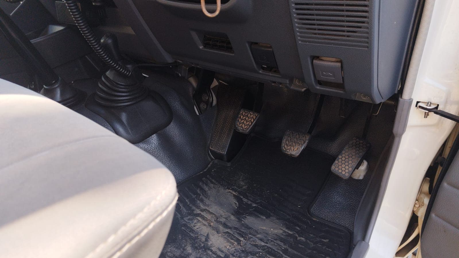 Toyota Land Cruiser LC76HZJ76R - 2,70m — imagen 9