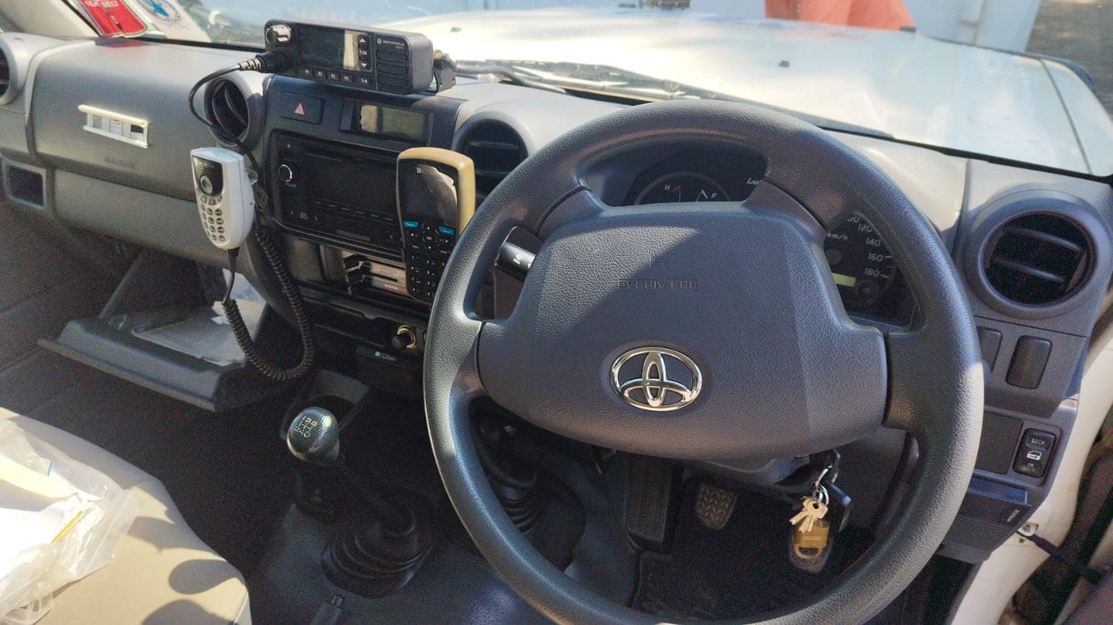 Toyota Land Cruiser LC76HZJ76R - 2,70m — imagen 10