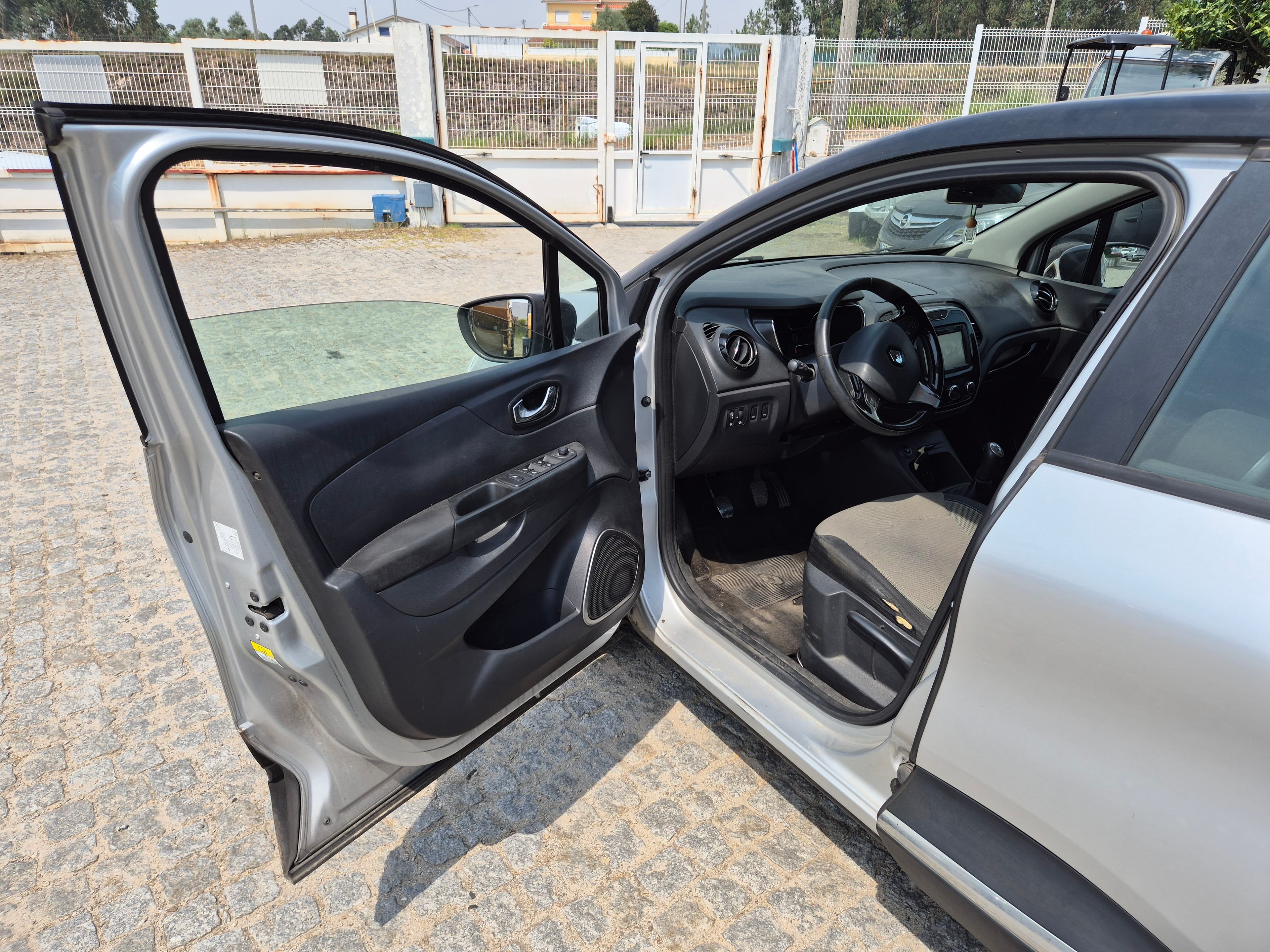 Renault Captur · Ano 2016 — imagem 32