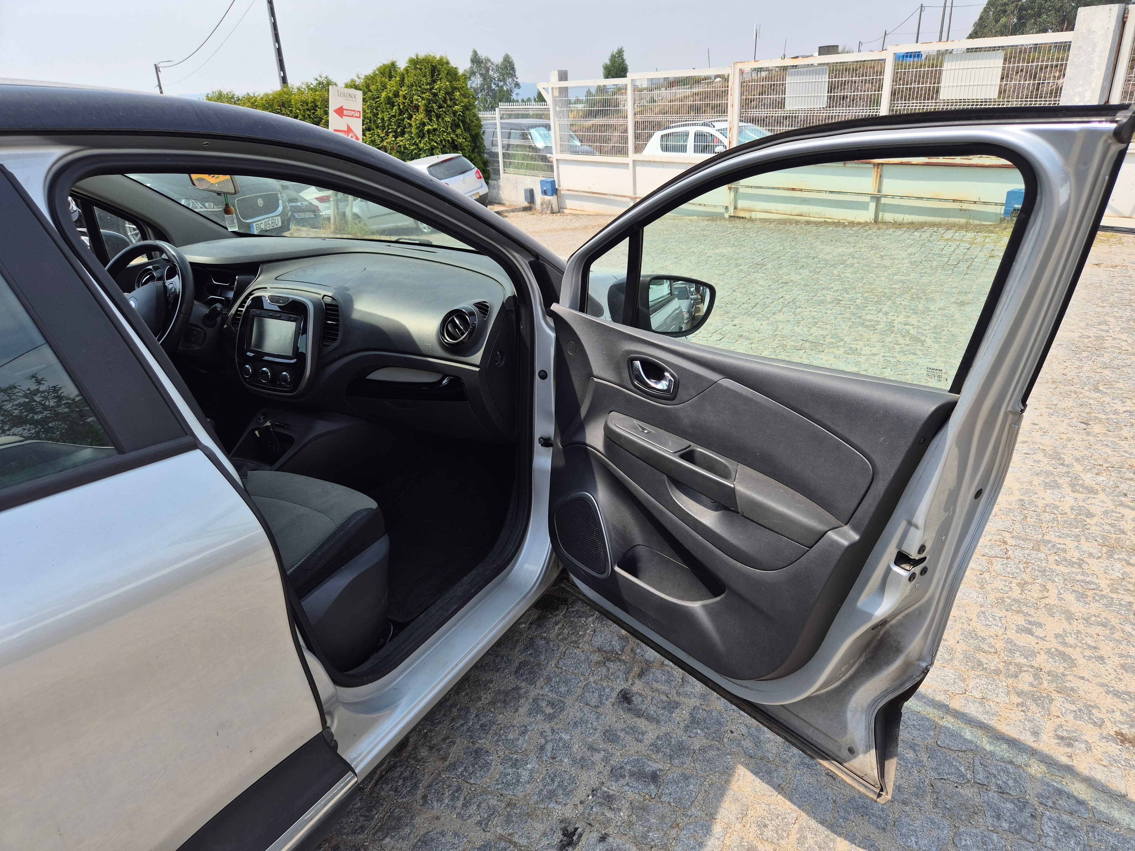 Renault Captur · Ano 2016 — imagem 18