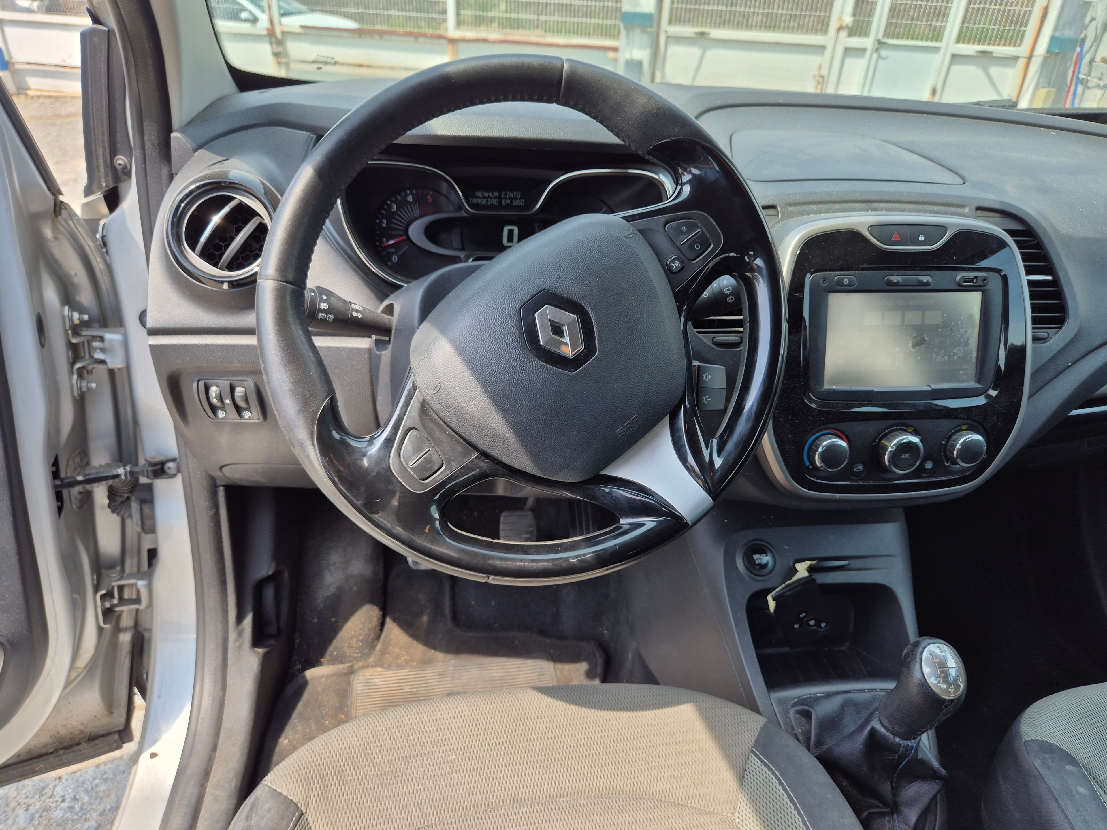 Renault Captur · Ano 2016 — imagem 25