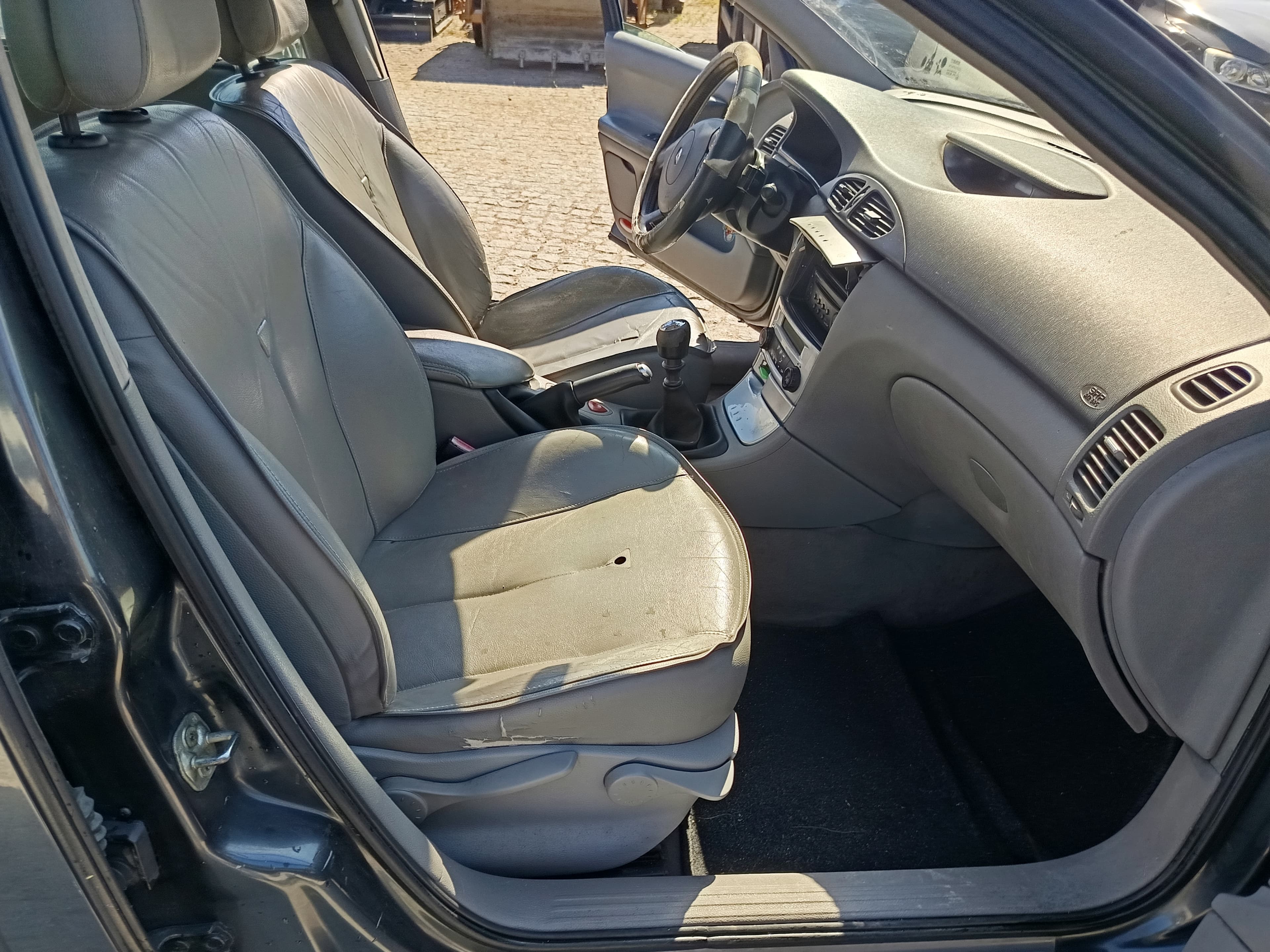 Renault Laguna · Ano 2002 — imagem 29
