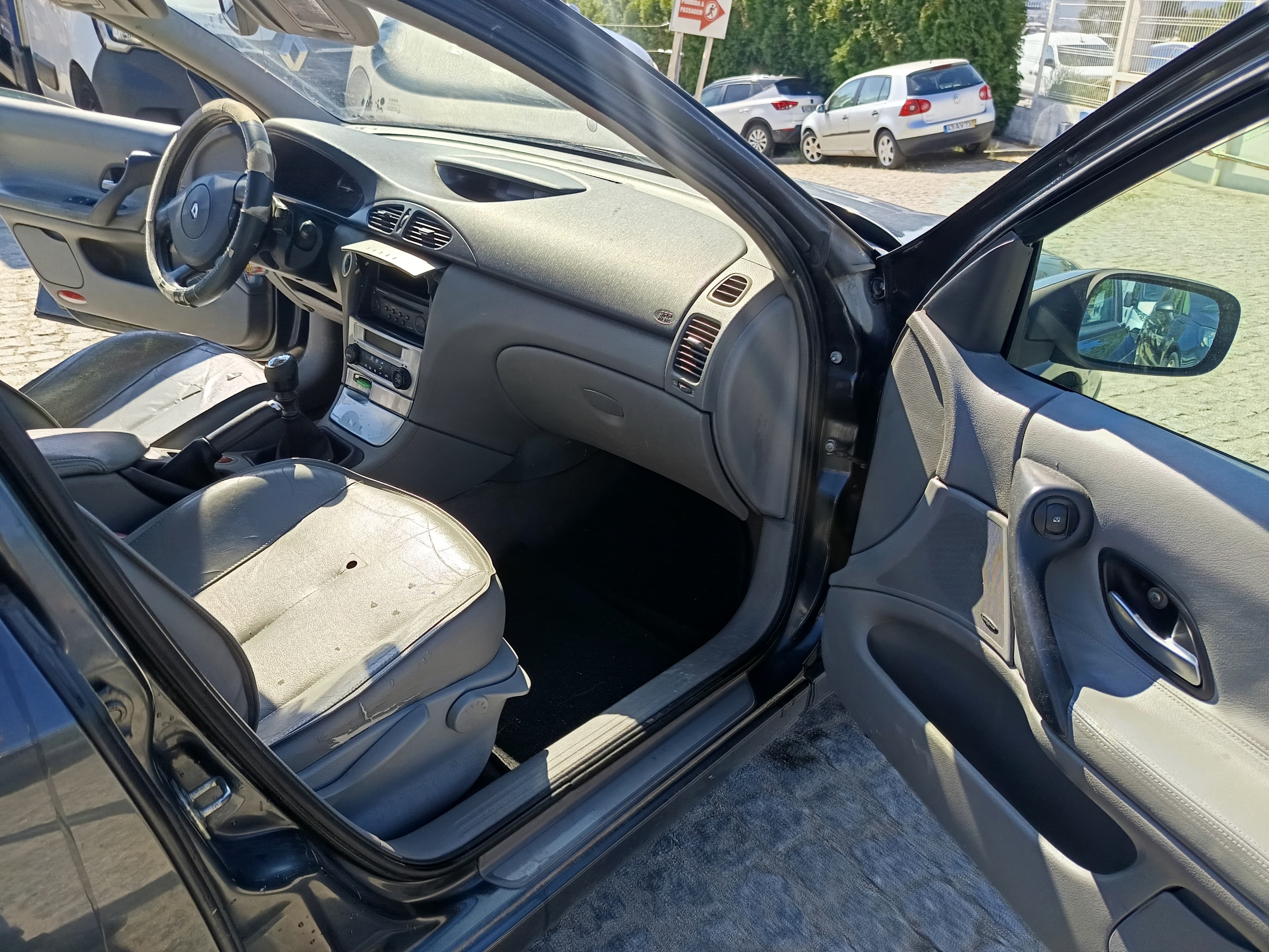 Renault Laguna · Ano 2002 — imagem 27