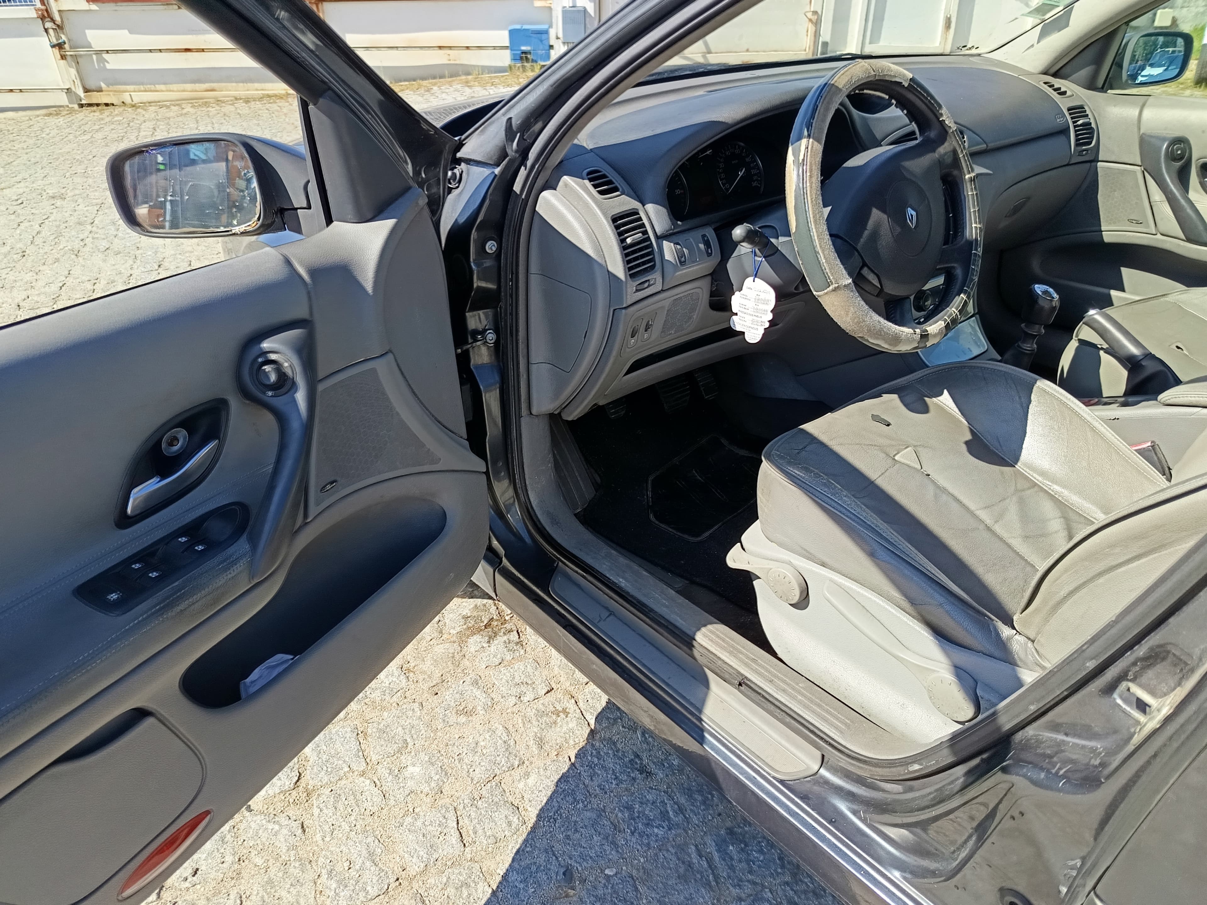 Renault Laguna · Ano 2002 — imagem 31