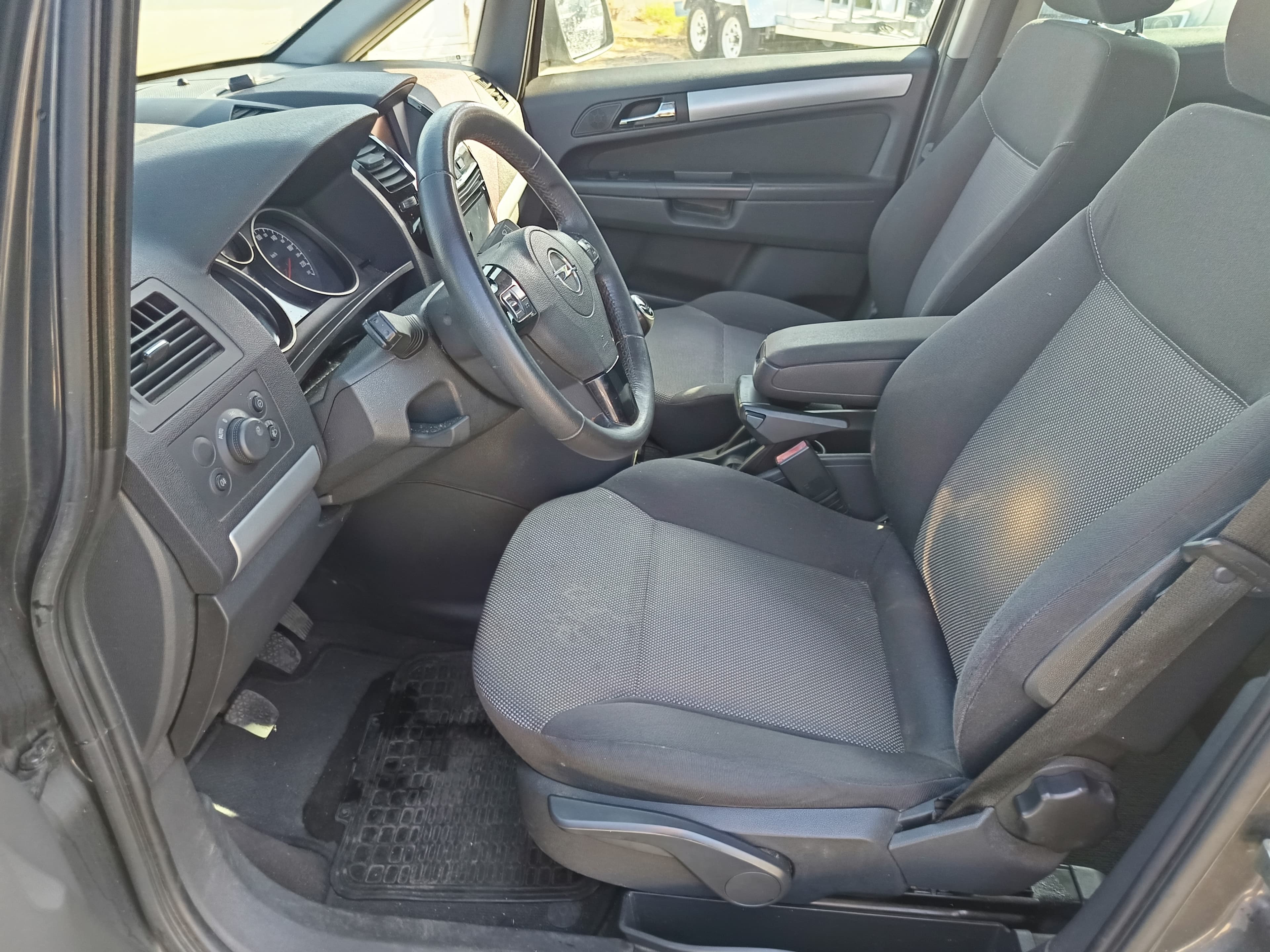 Opel Zafira · Ano 2011 — imagen 34