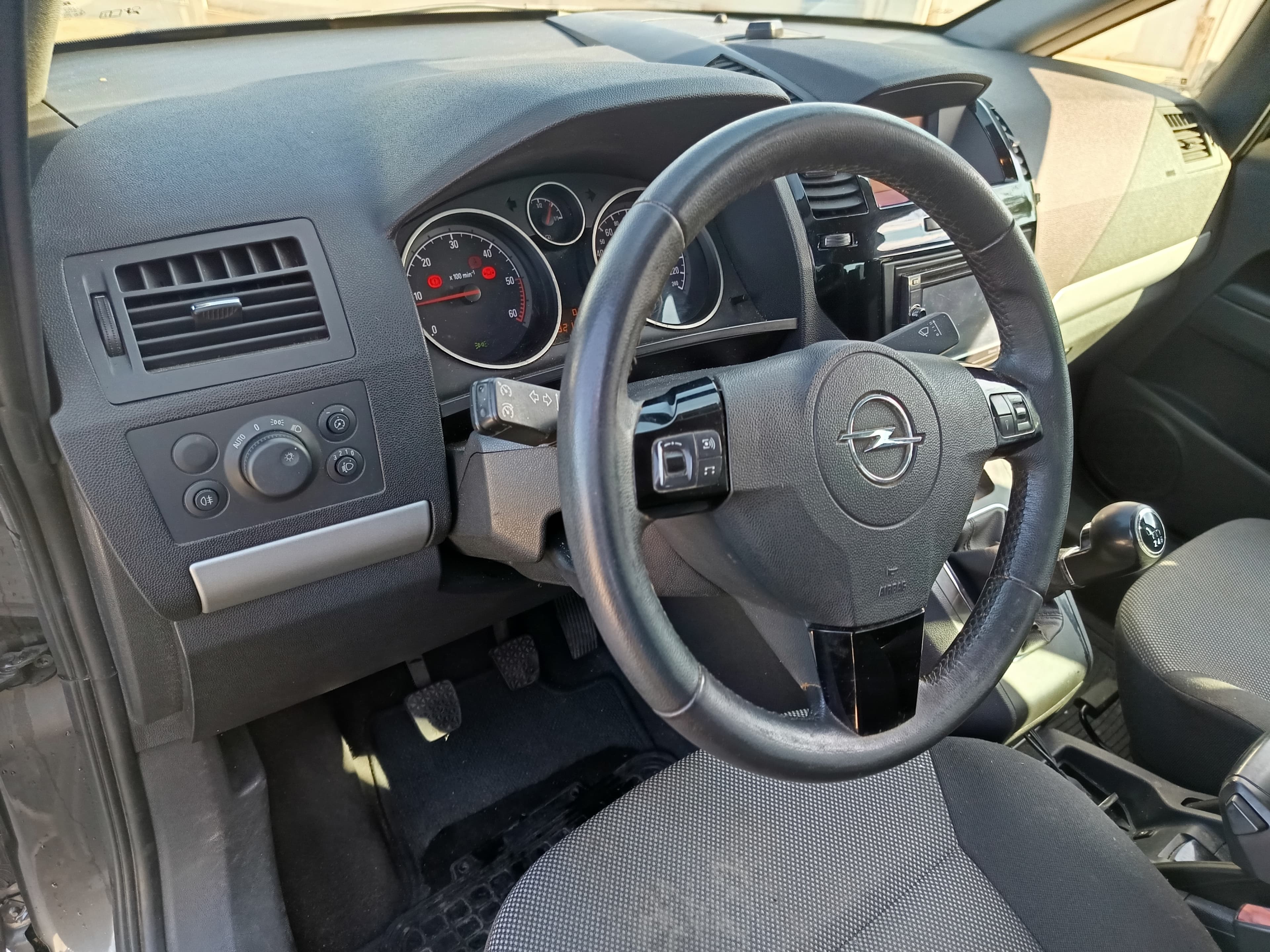 Opel Zafira · Ano 2011 — imagen 36