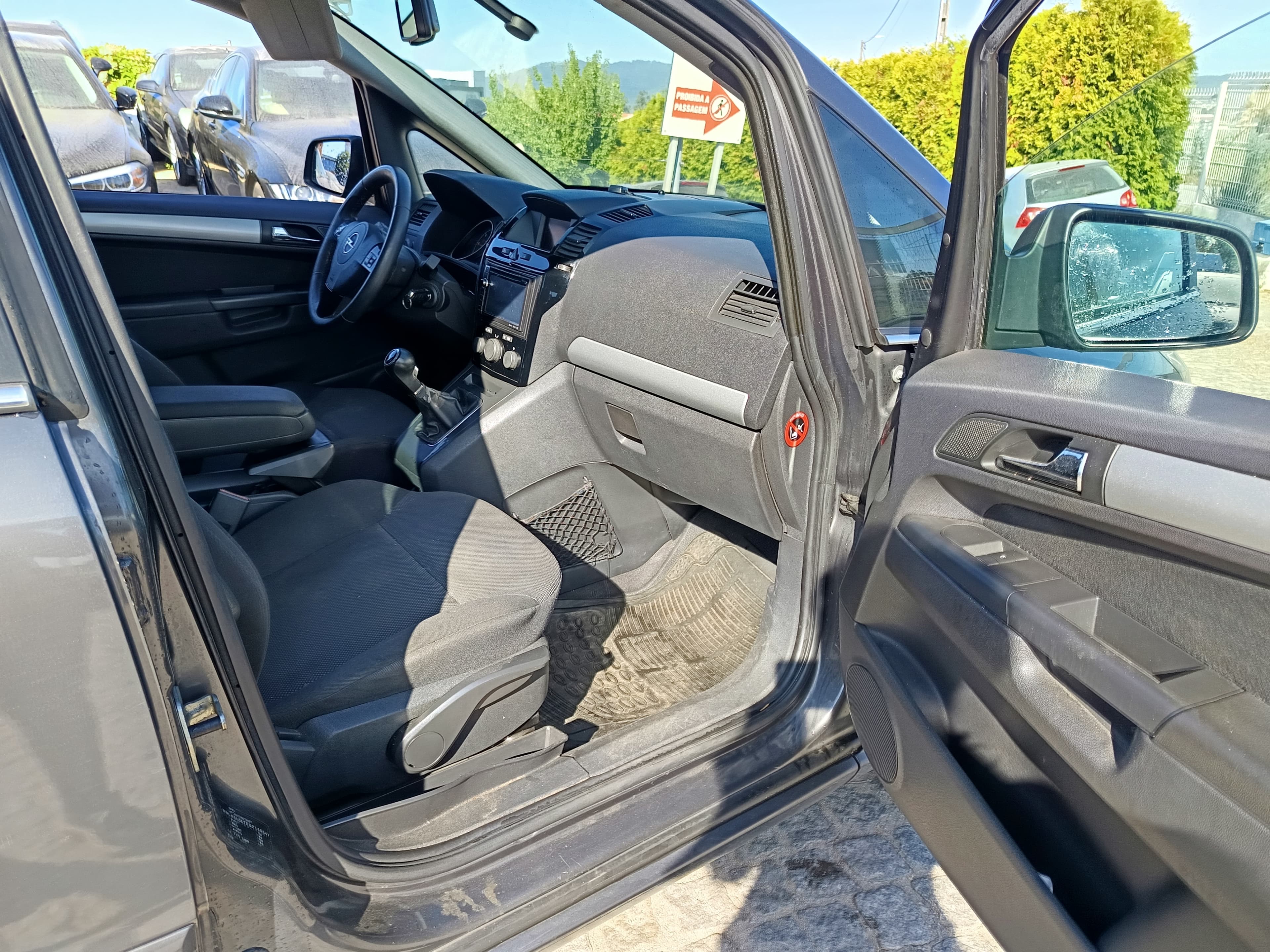 Opel Zafira · Ano 2011 — imagen 24