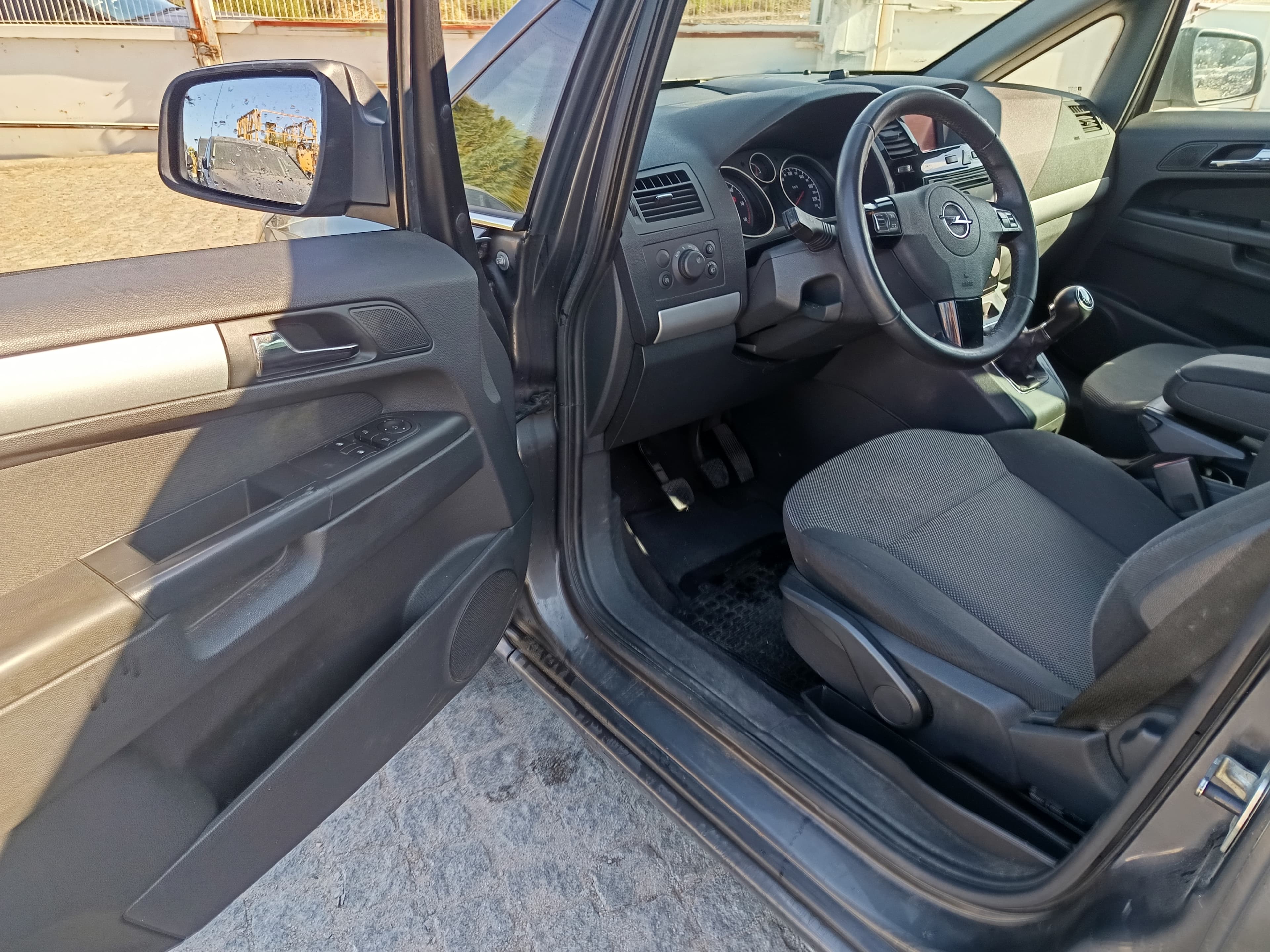 Opel Zafira · Ano 2011 — imagen 32
