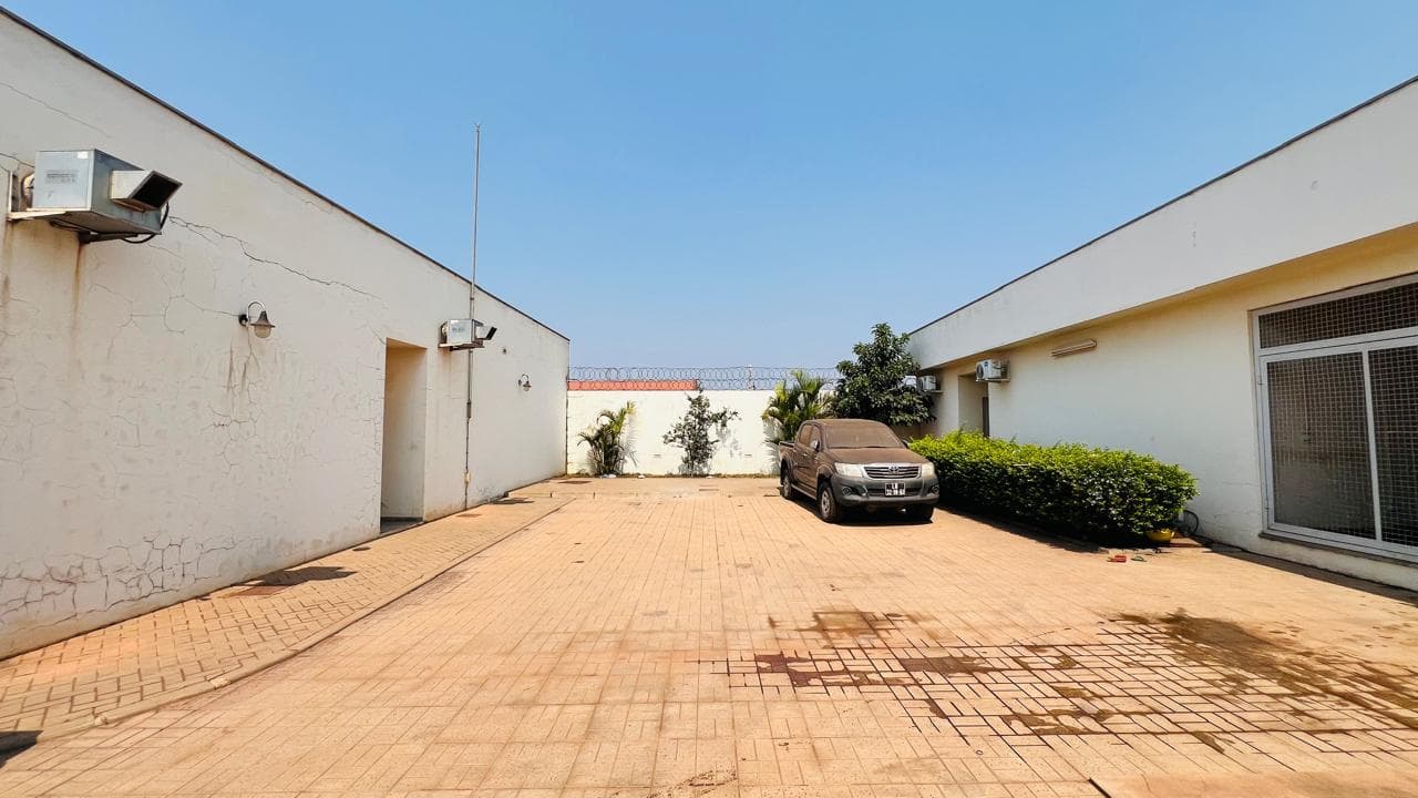 Espacio Comercial | Kalandula | Malange — imagen 10