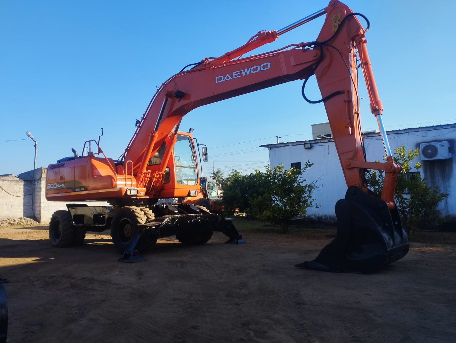 Escavadora Giratória a rodas - DAEWOO/S200W5K - V