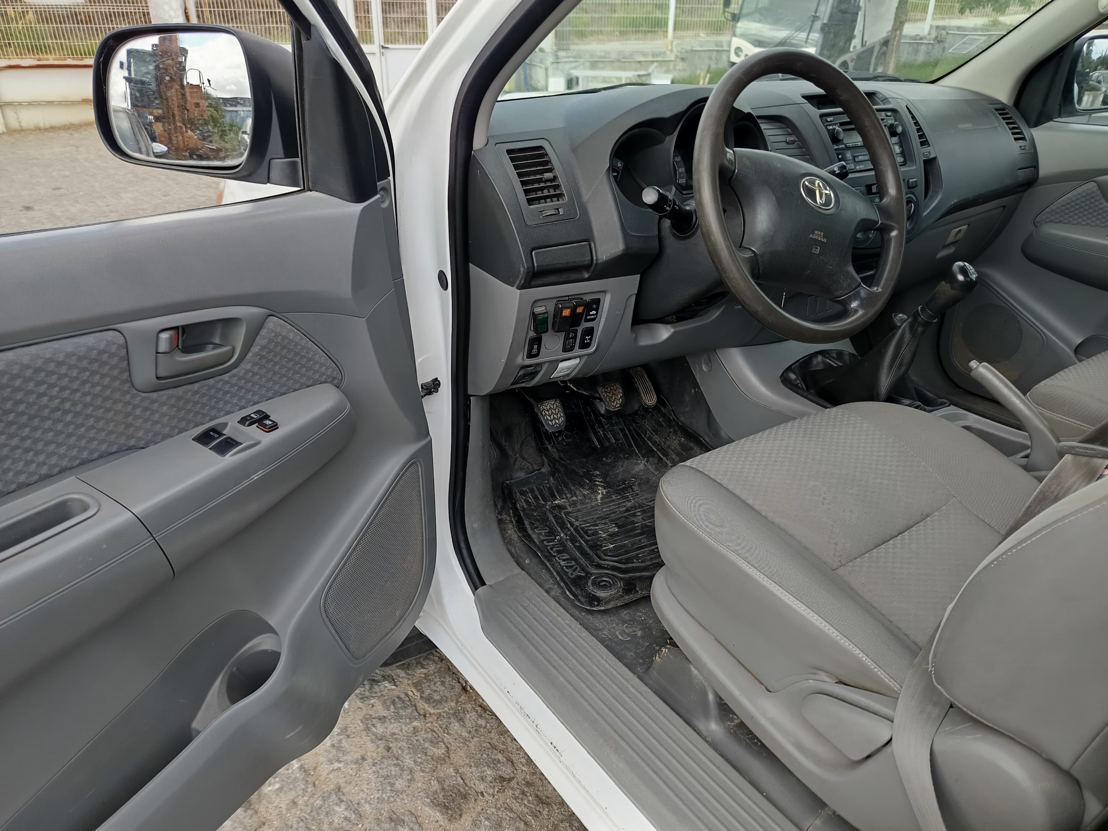 Toyota Hilux · Ano 2007 — imagem 23