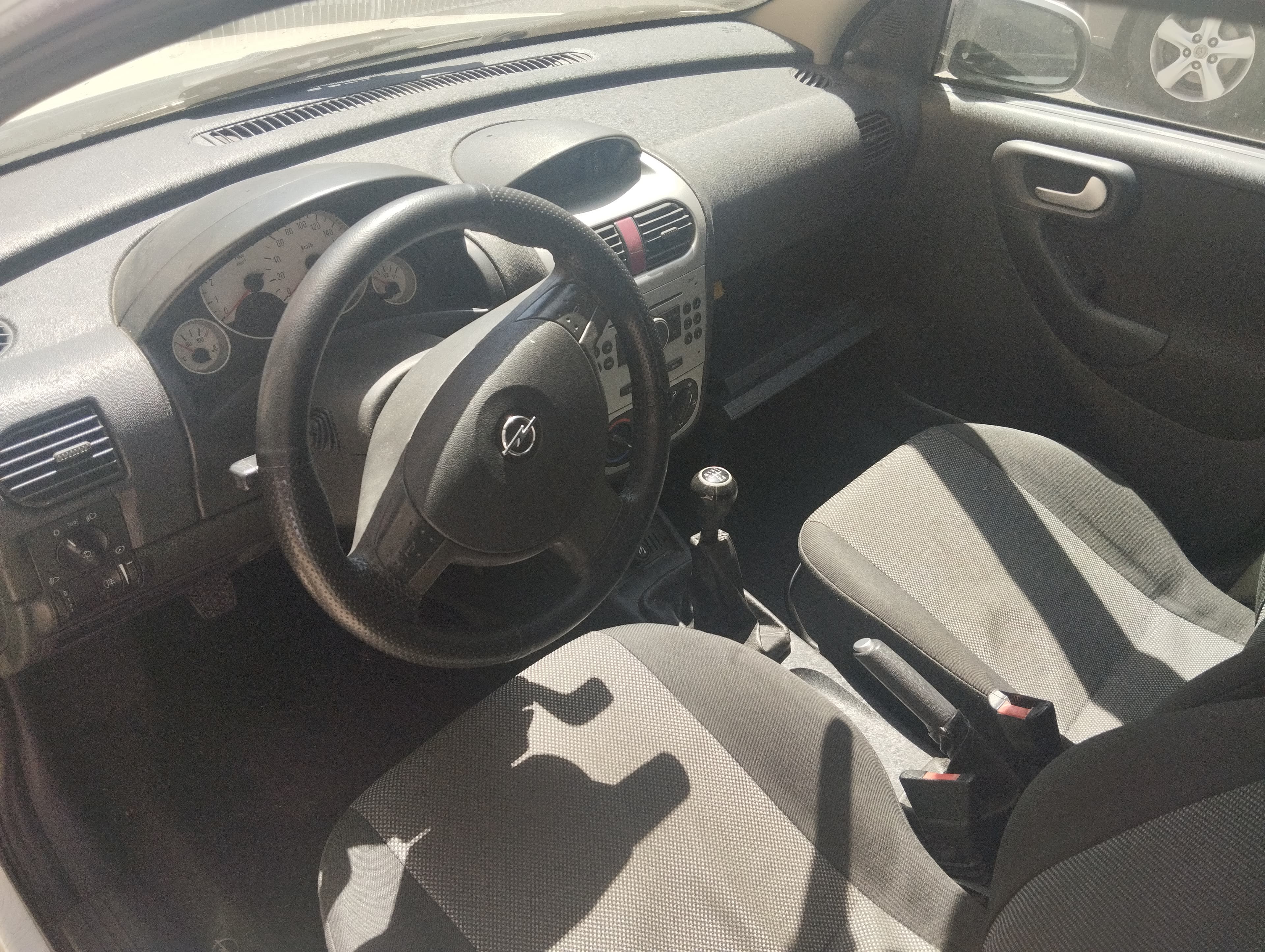 Opel Corsa 1.3 CDT · Ano 2006 — imagem 9
