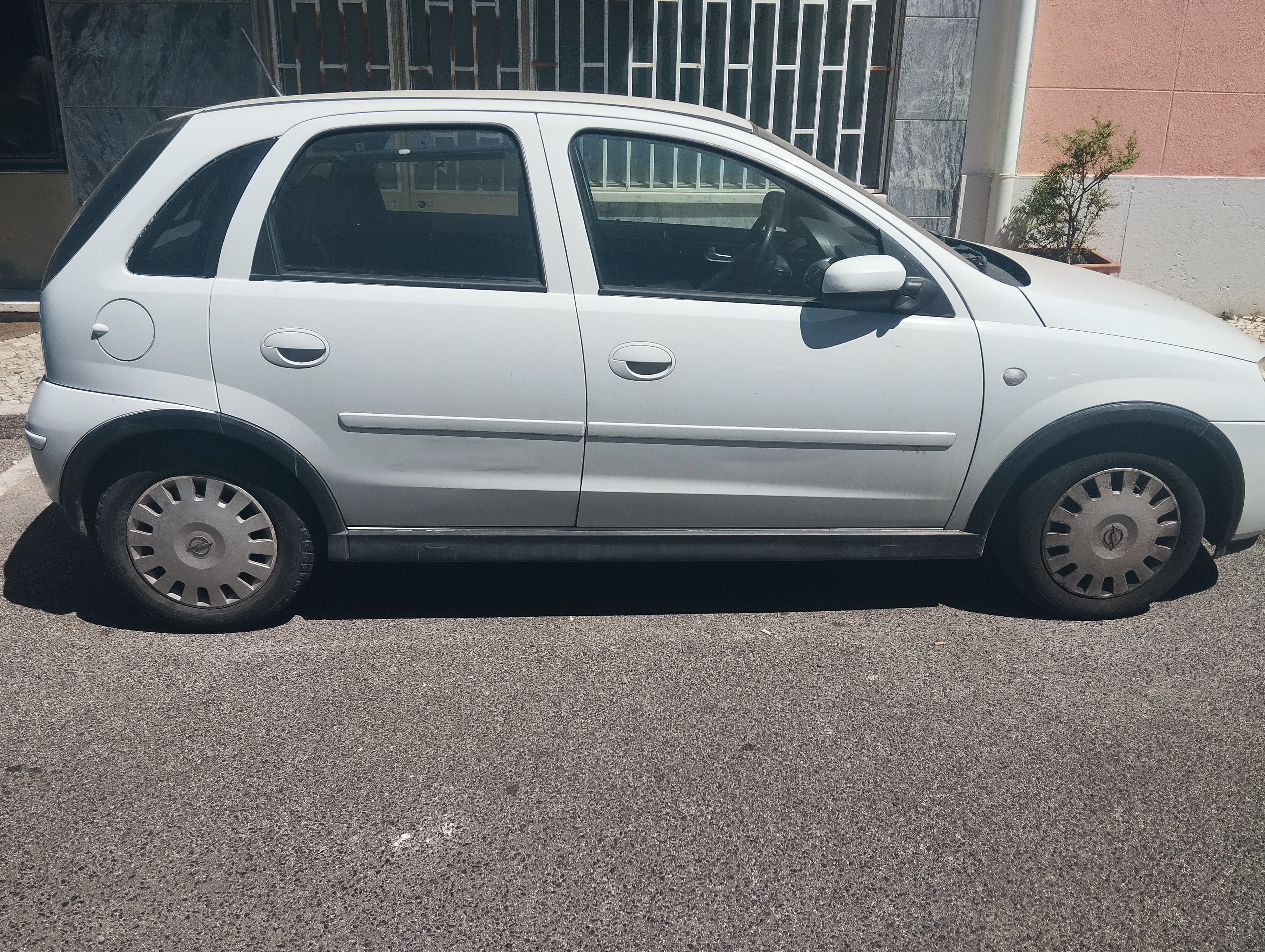 Opel Corsa 1.3 CDT · Ano 2006 — imagem 3