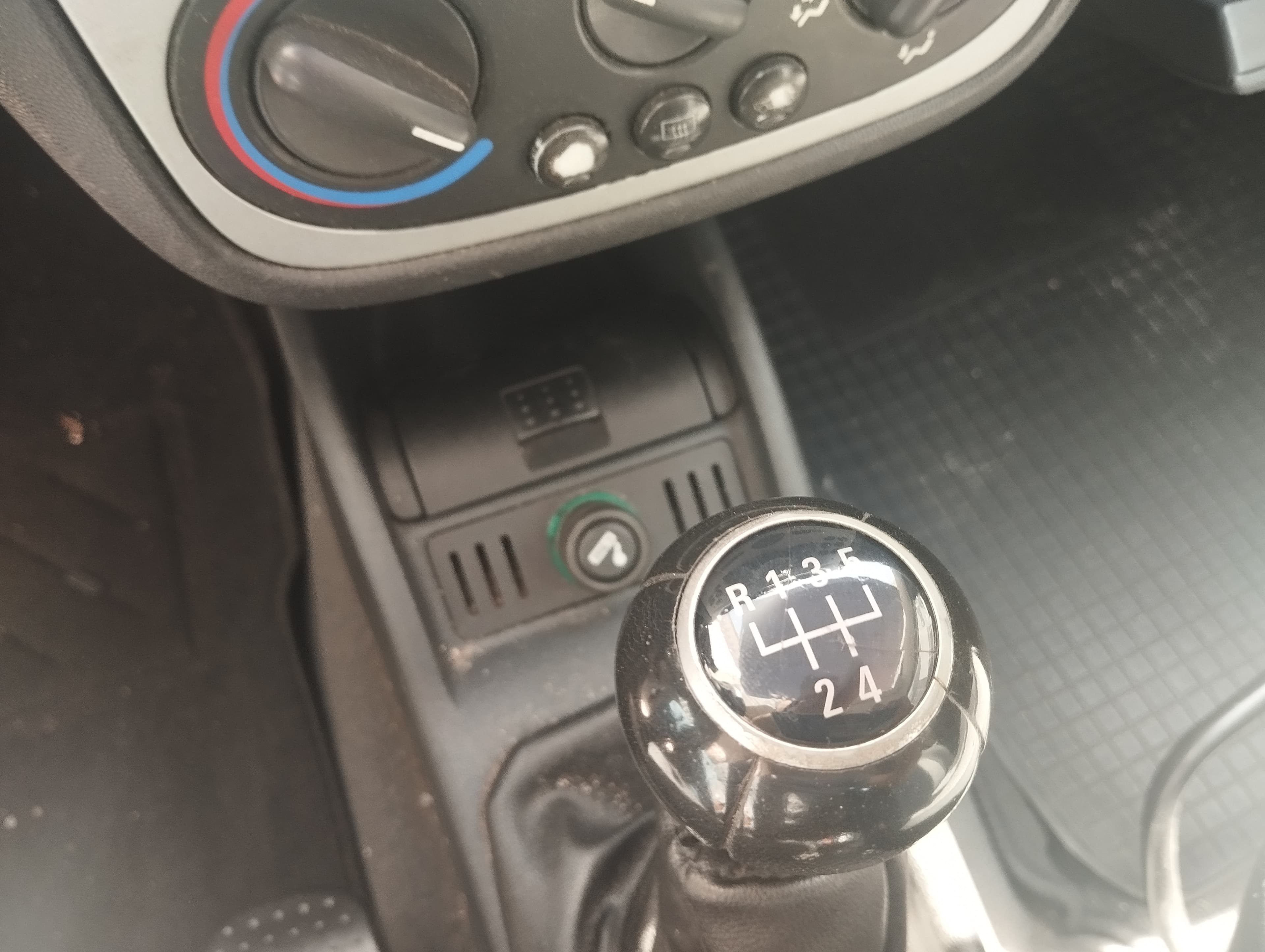 Opel Corsa 1.3 CDT · Ano 2006 — imagem 12