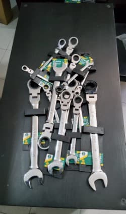 CONJUNTO DE 16 CHAVES BOCA/LUNETA C/ ROQUETE DE CABEÇA FLEXÍVEL — imagem 1
