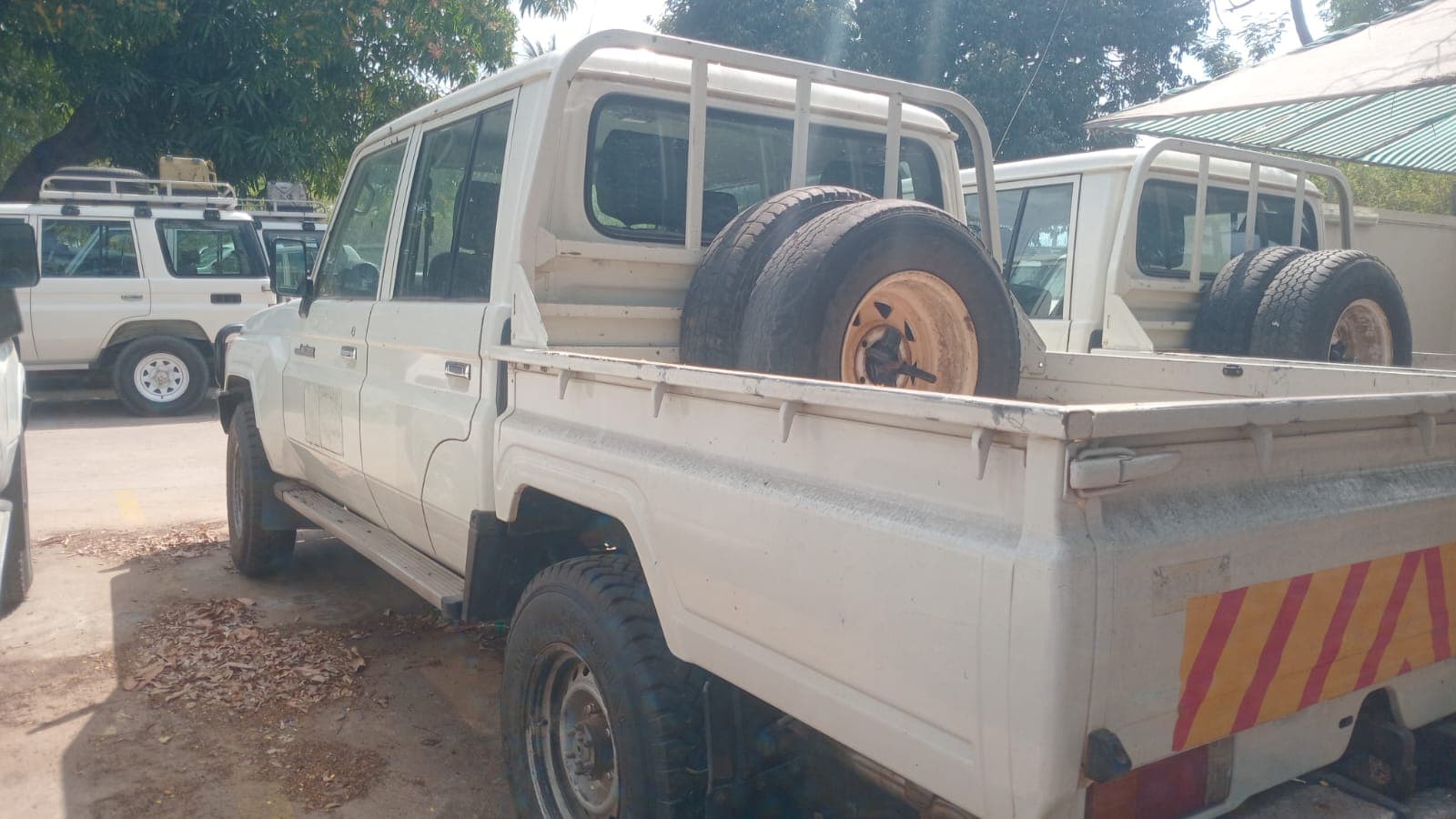 Toyota Land Cruiser LC79HZ — image 2