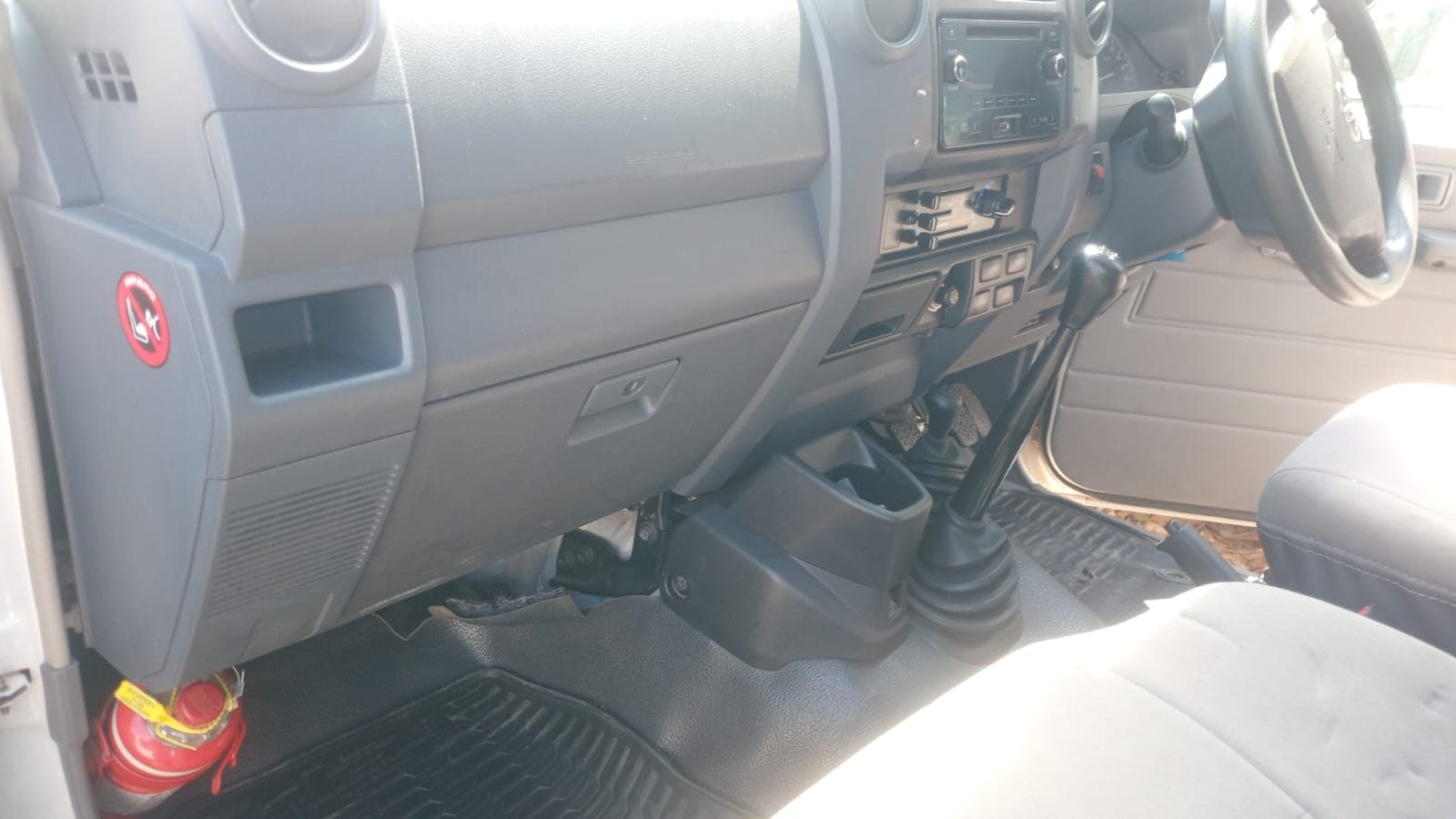 Toyota Land Cruiser LC79HZ — image 10