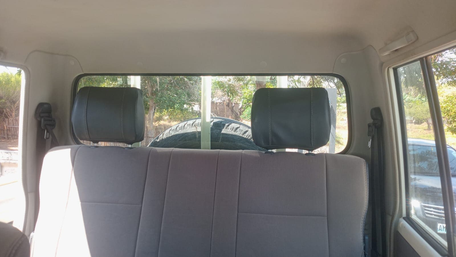 Toyota Land Cruiser LC79HZ — image 11