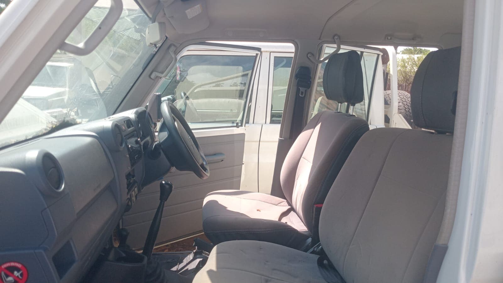 Toyota Land Cruiser LC79HZ — image 8