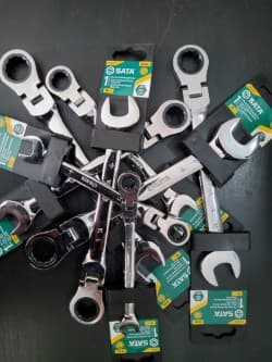 CONJUNTO DE 8 CHAVES BOCA/LUNETA C/ ROQUETE DE CABEÇA FLEXÍVEL — imagen 2