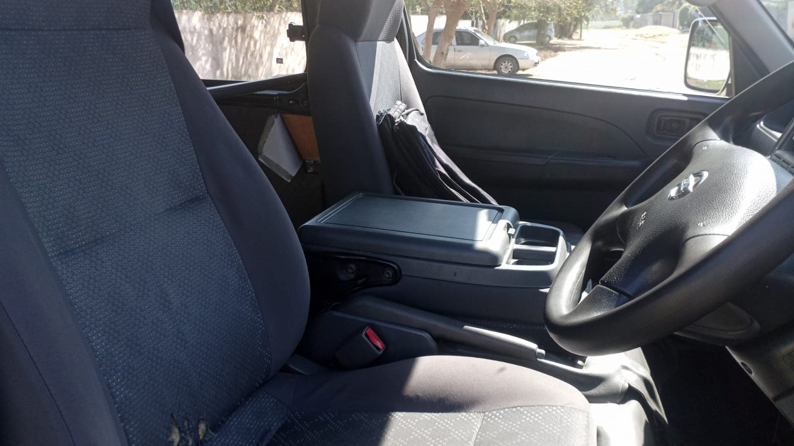 Nissan Caravan — image 7