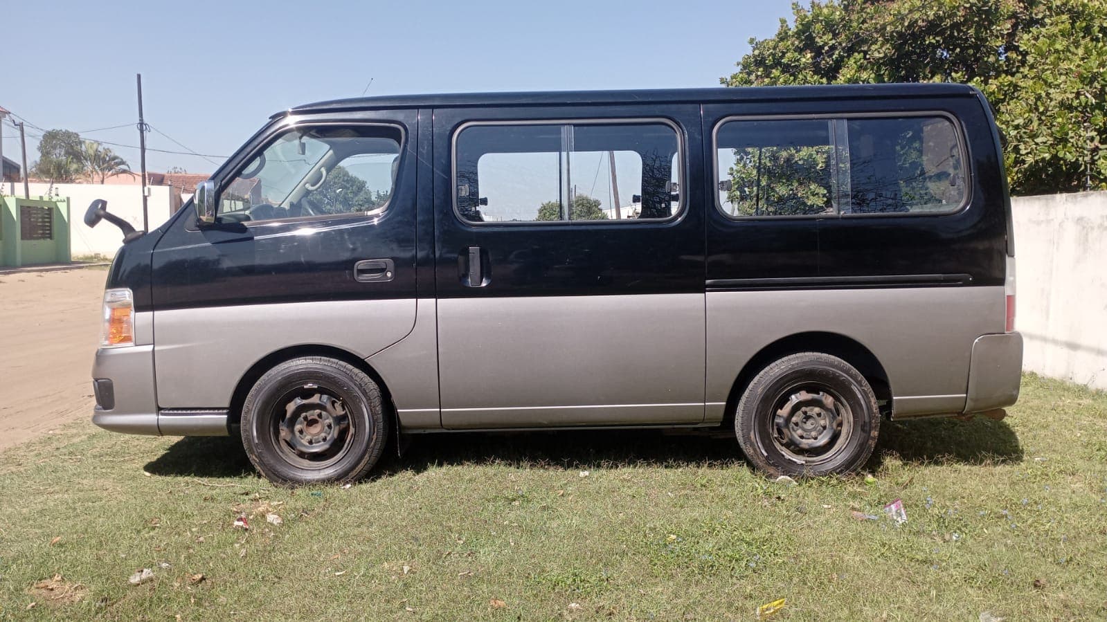 Nissan Caravan — image 2