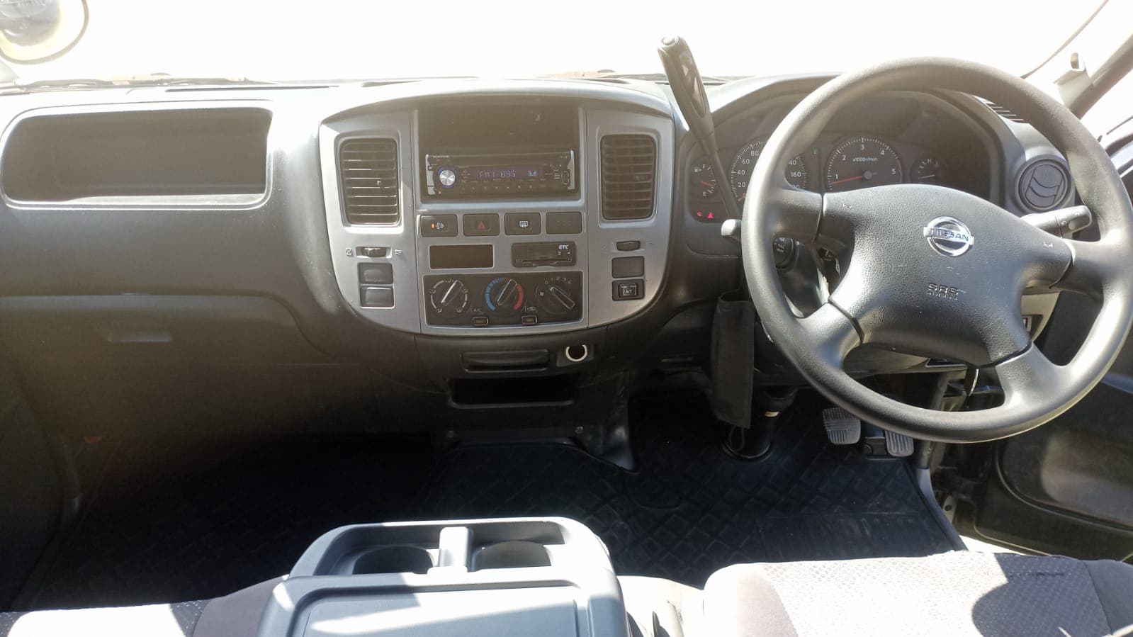 Nissan Caravan — image 5