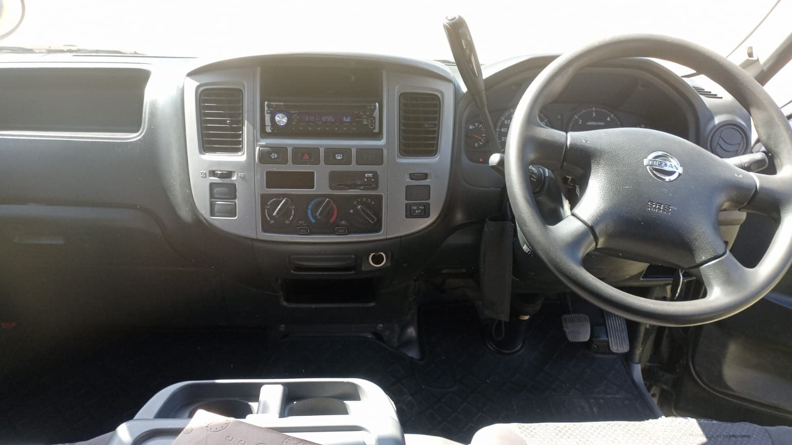 Nissan Caravan — image 6