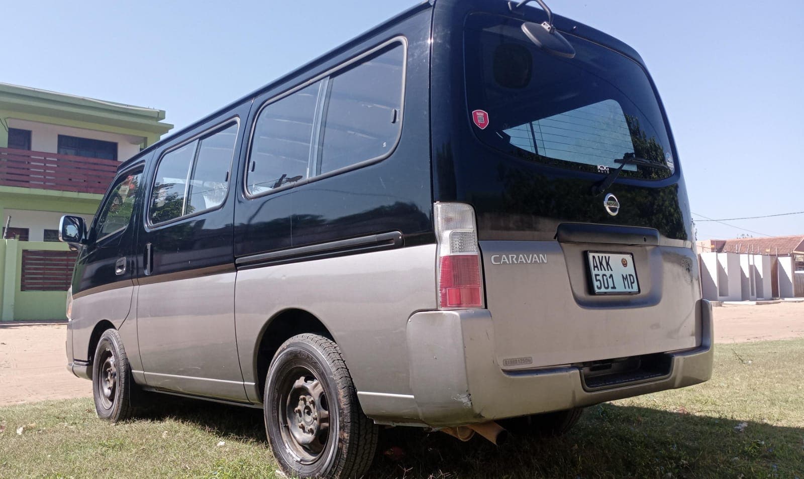 Nissan Caravan — image 10