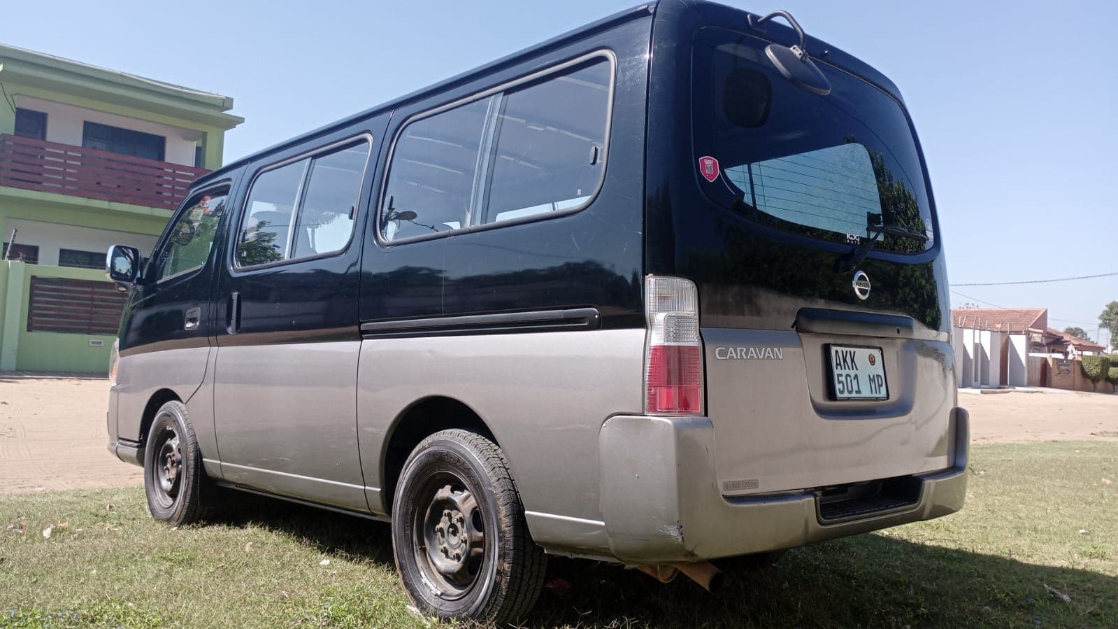 Nissan Caravan — image 3