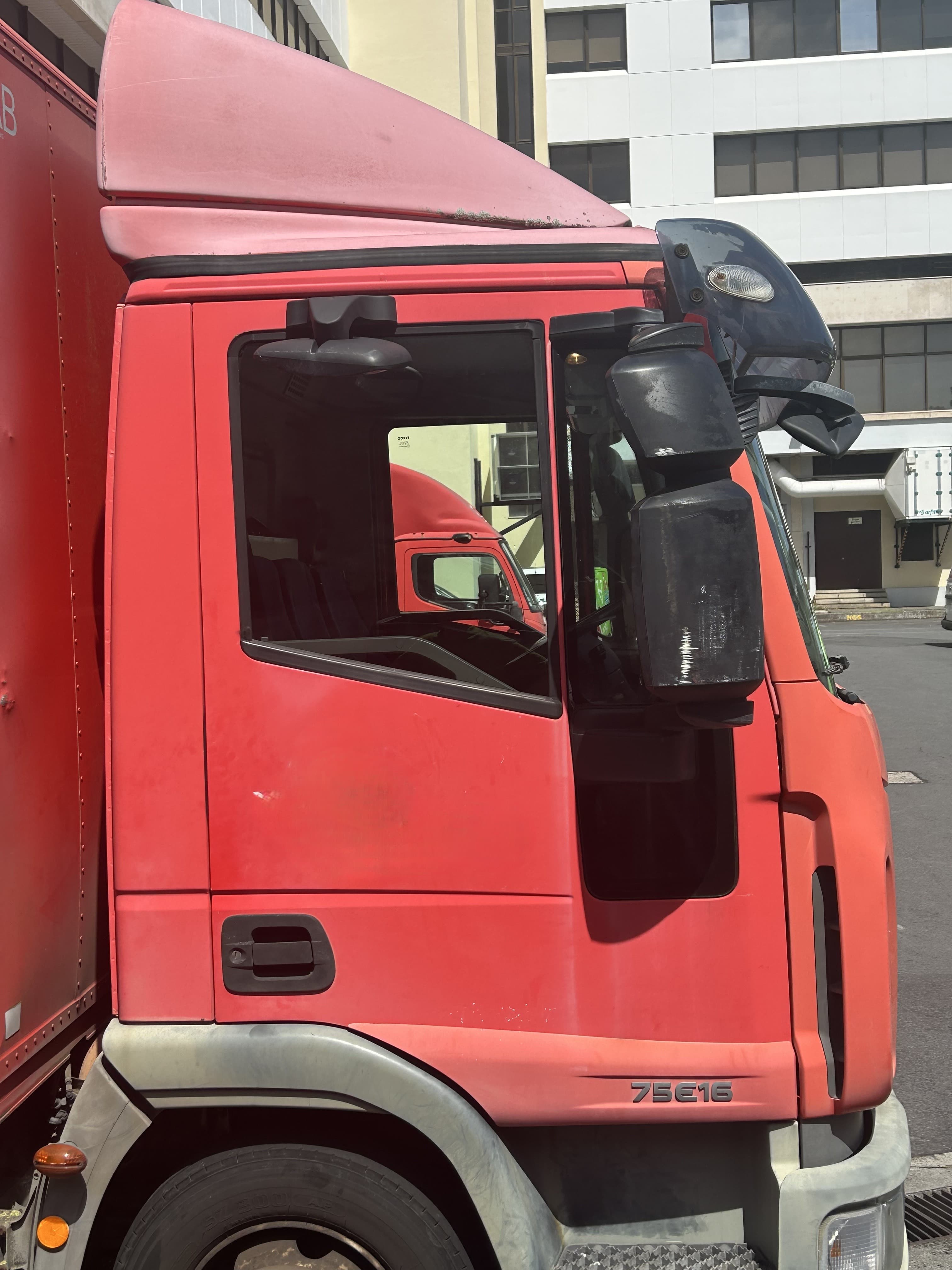 Iveco Eurocargo 75E16 · Ano 2008 — image 9