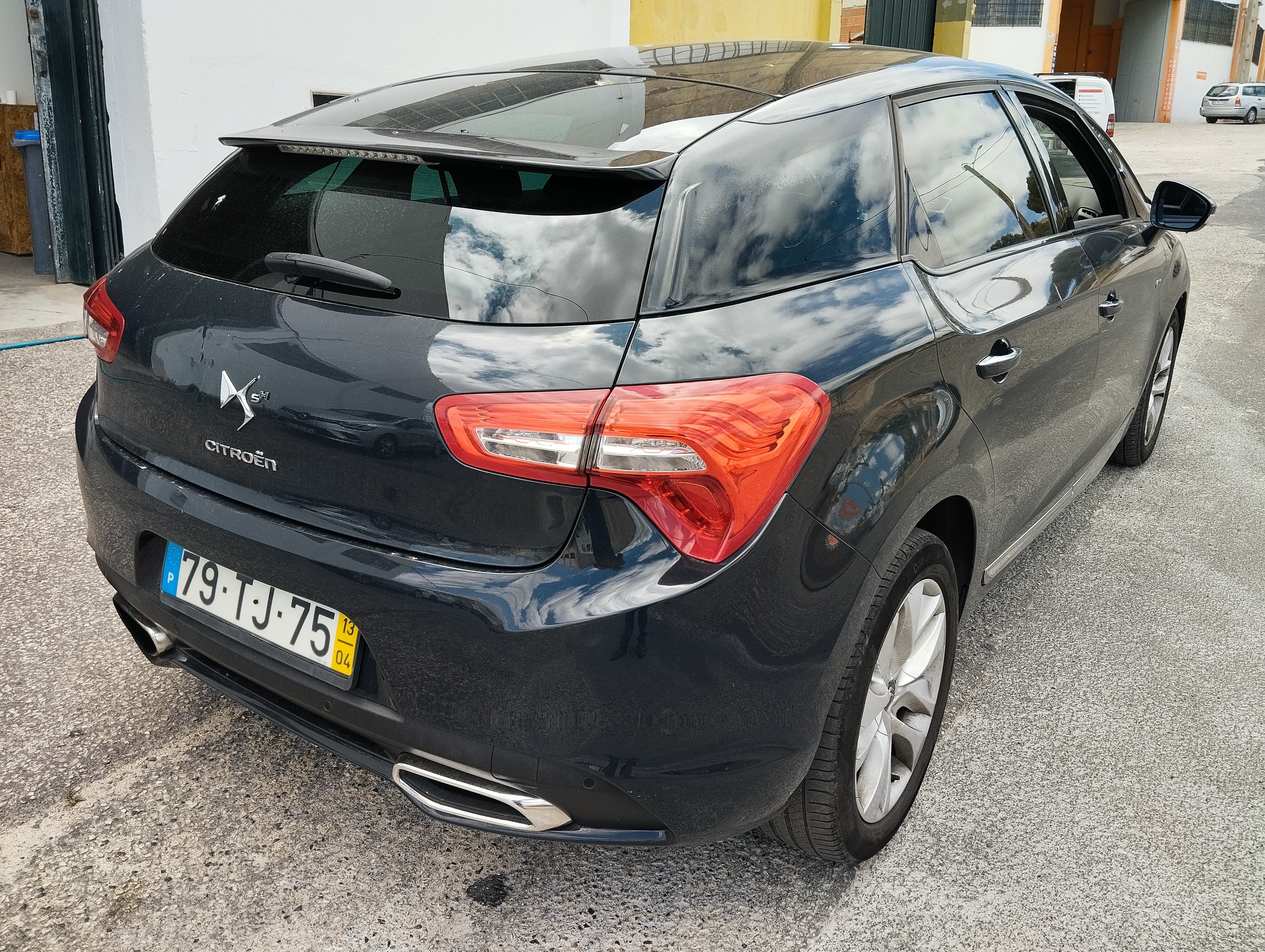 Citroën DS5 2.0 HDi Hybrid4 Allroad · Ano 2013 — imagem 6