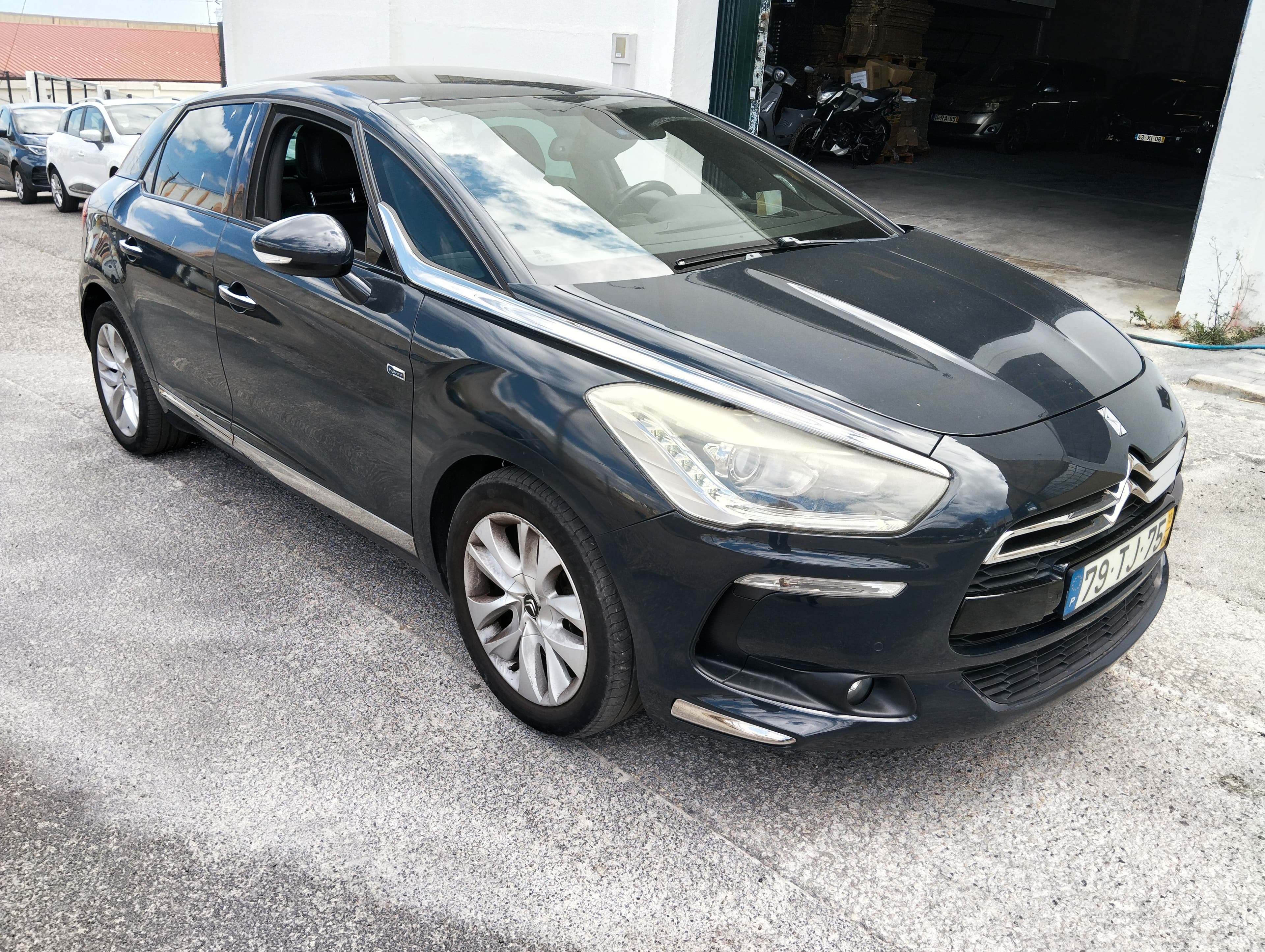 Citroën DS5 2.0 HDi Hybrid4 Allroad · Ano 2013 — imagem 3