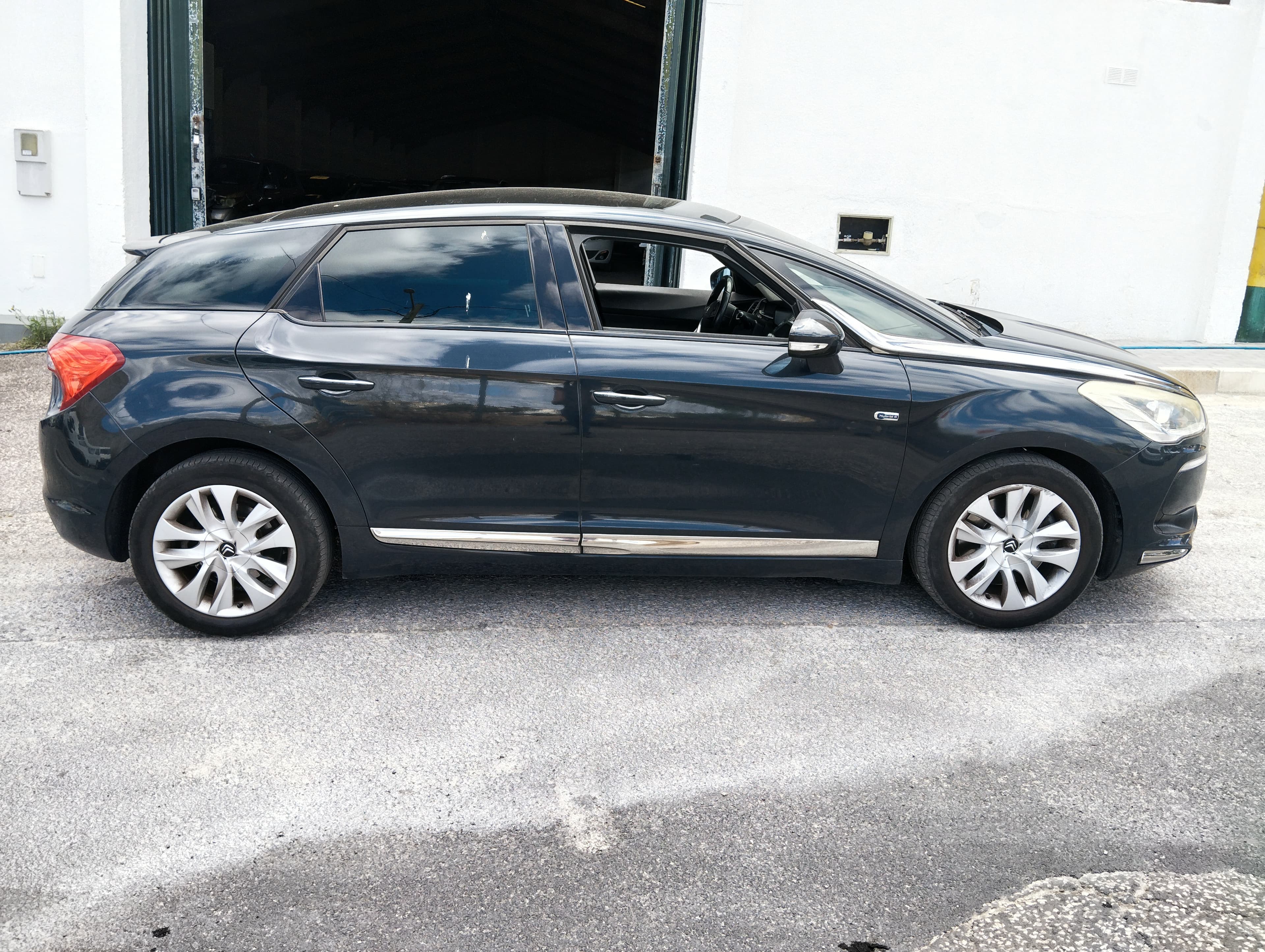 Citroën DS5 2.0 HDi Hybrid4 Allroad · Ano 2013 — imagem 7