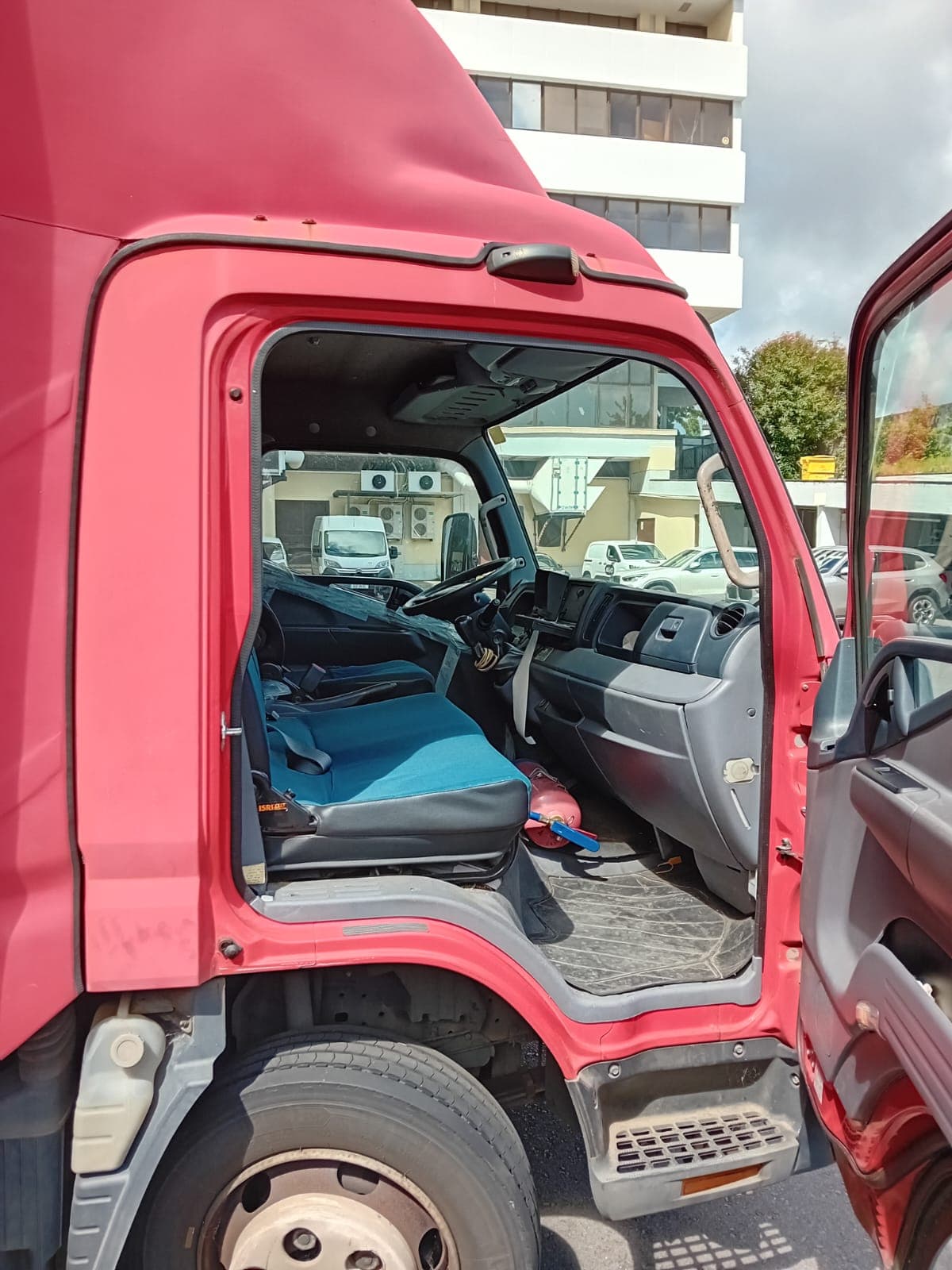 Mitsubishi Canter FE4P10-02 · Ano 2012 — imagem 14