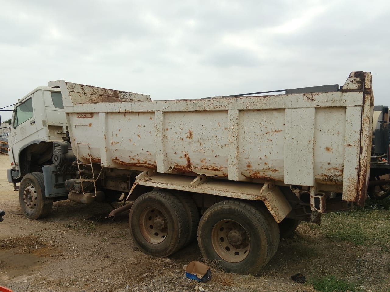 Camião Basculante Volkswagen Worker 31-310 — imagem 5