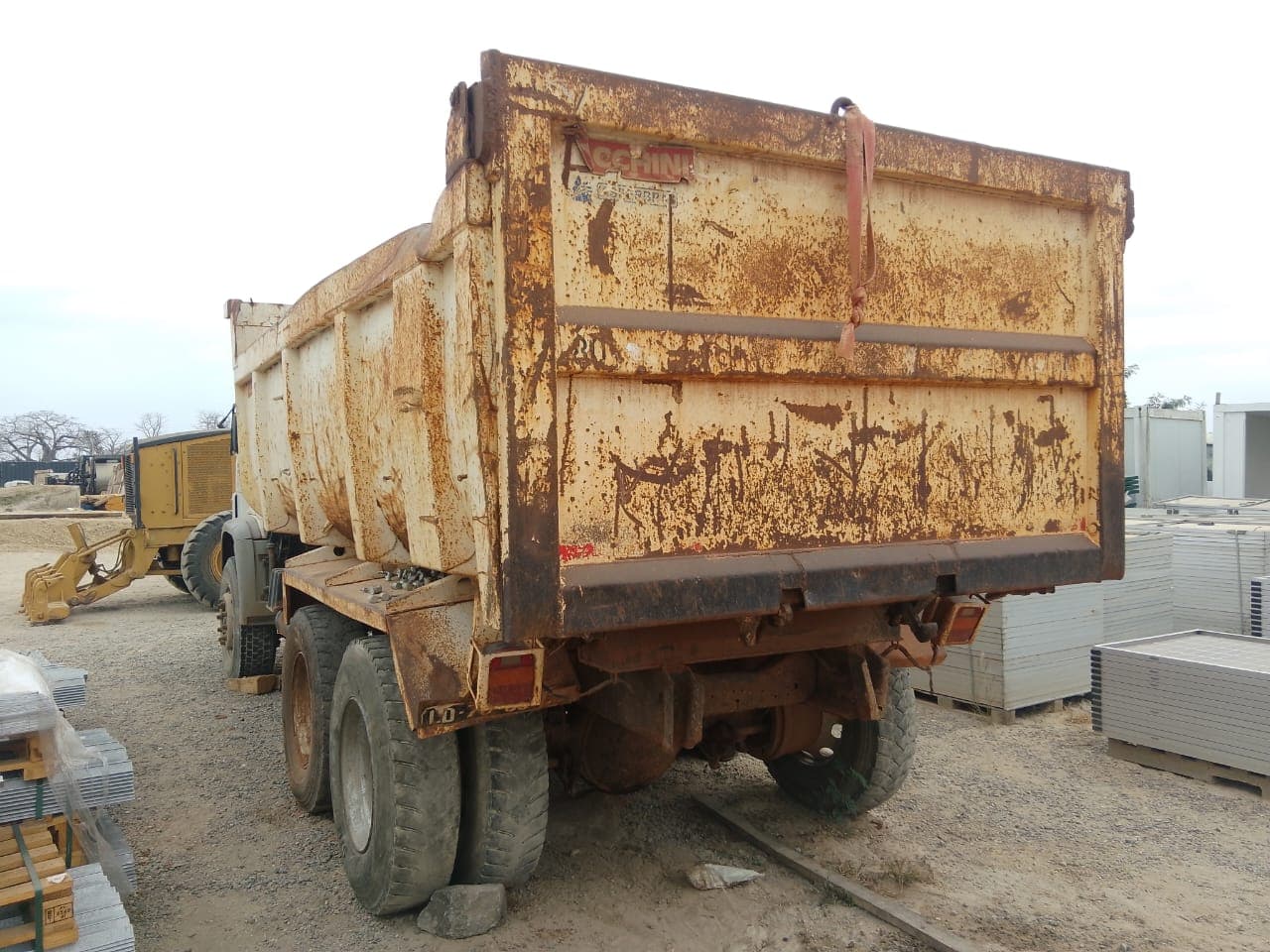 Camião Basculante Volkswagen Worker 31-310 — imagem 4