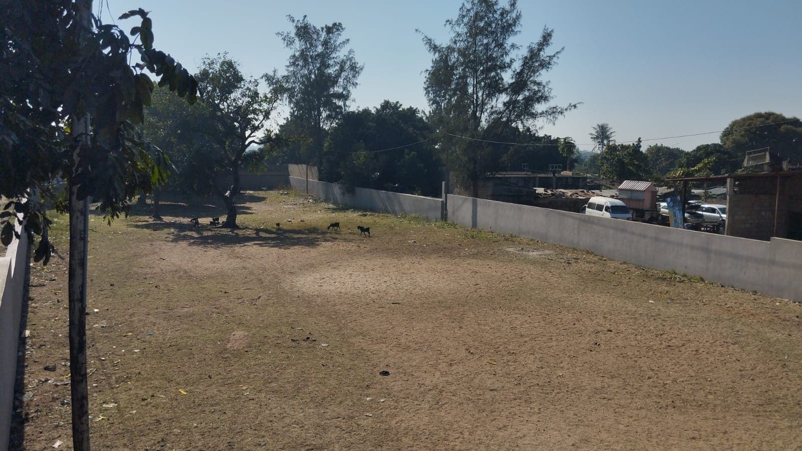 Infraestruturas em Terreno Murado na Zona Industrial da Matola — image 1