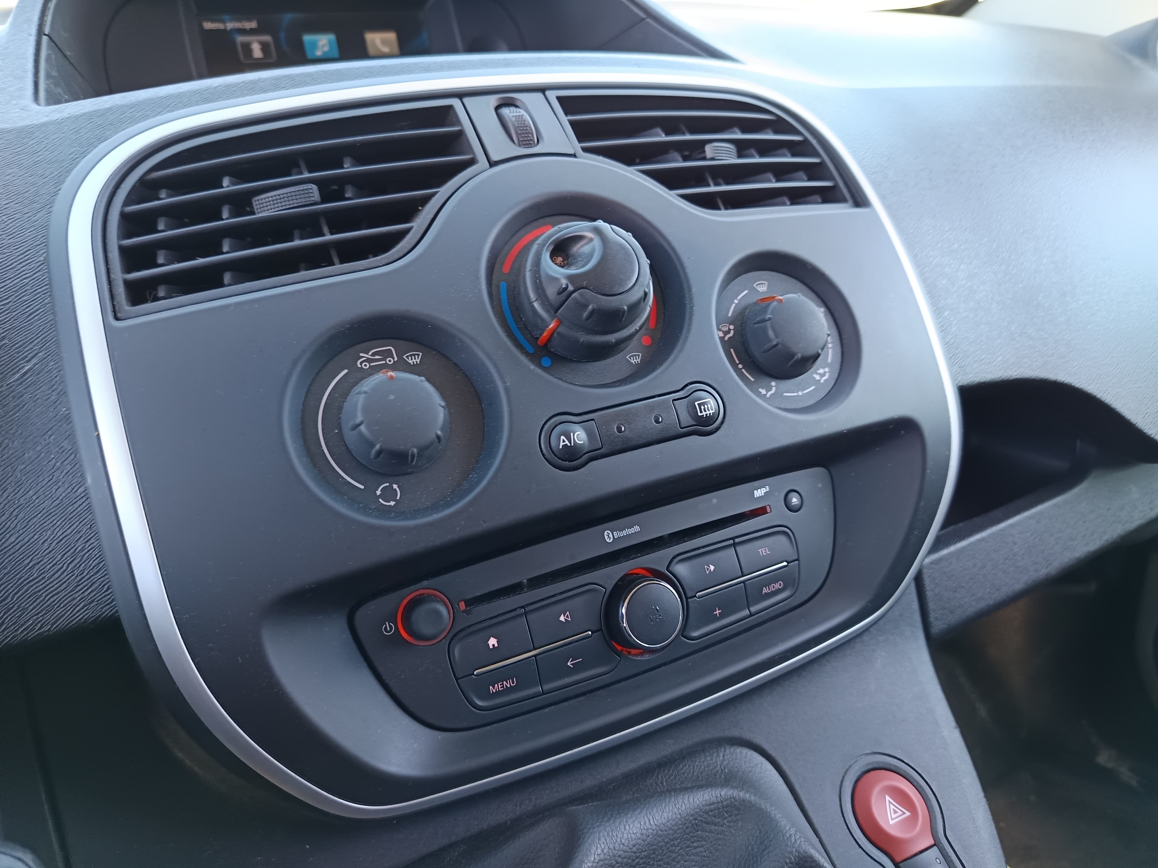 Renault Kangoo · Ano 2015 — imagem 32