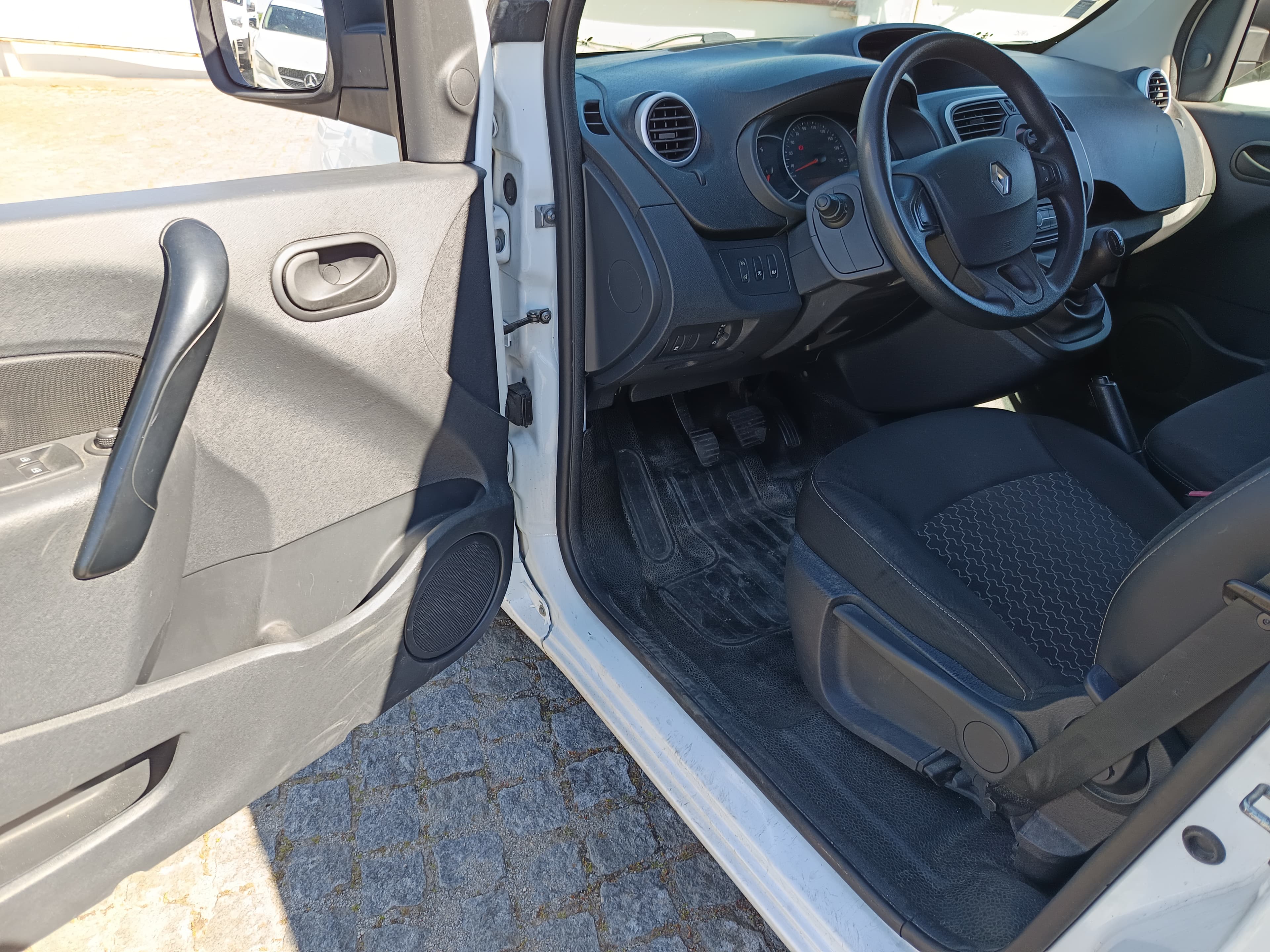 Renault Kangoo · Ano 2015 — imagem 24
