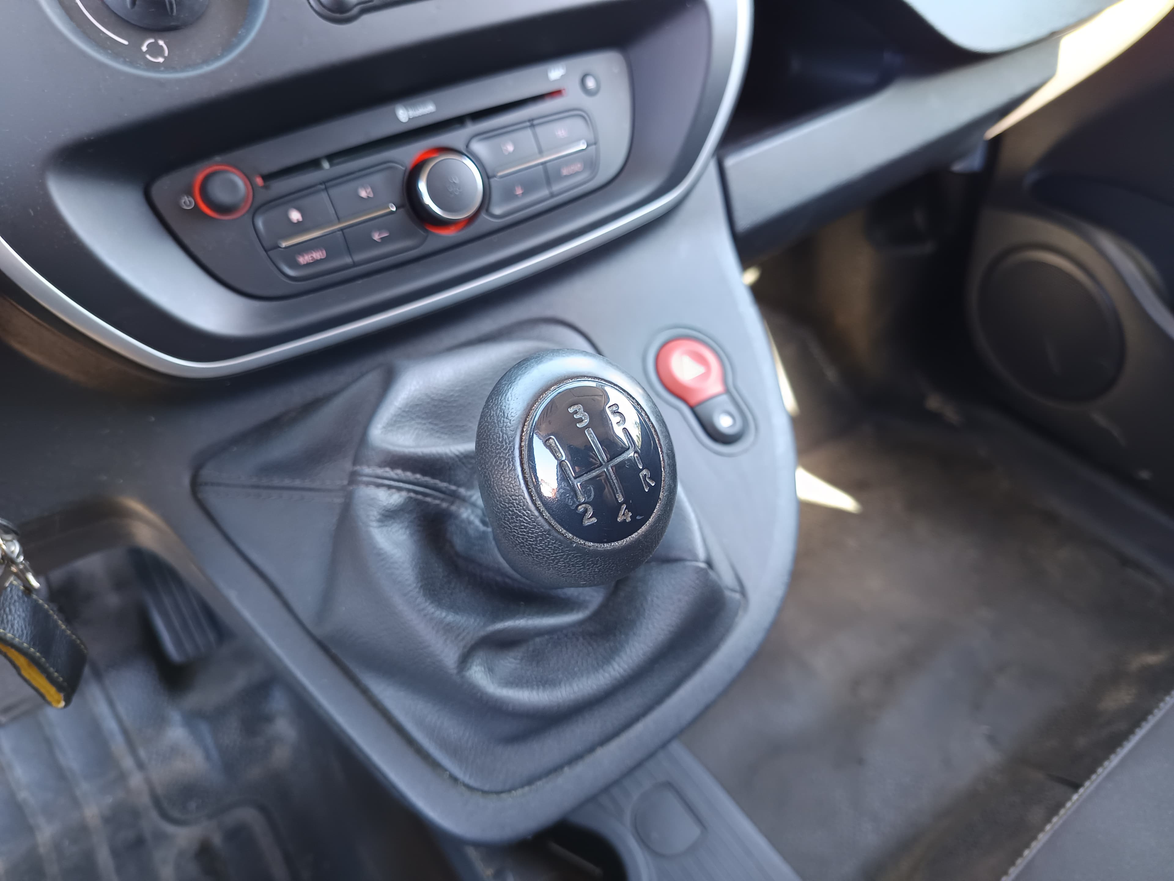 Renault Kangoo · Ano 2015 — imagem 33