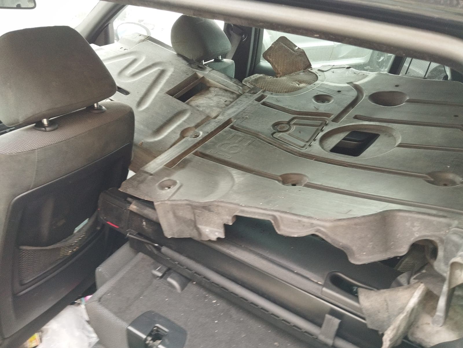 BMW 318d · Ano 2008 — imagem 14