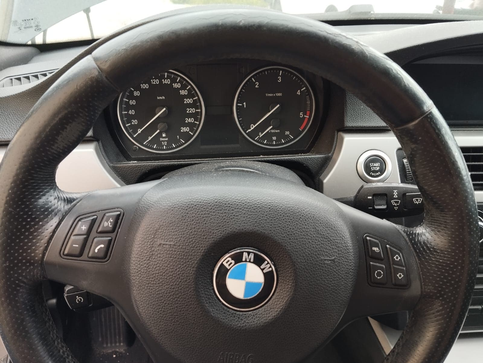 BMW 318d · Ano 2008 — imagem 21