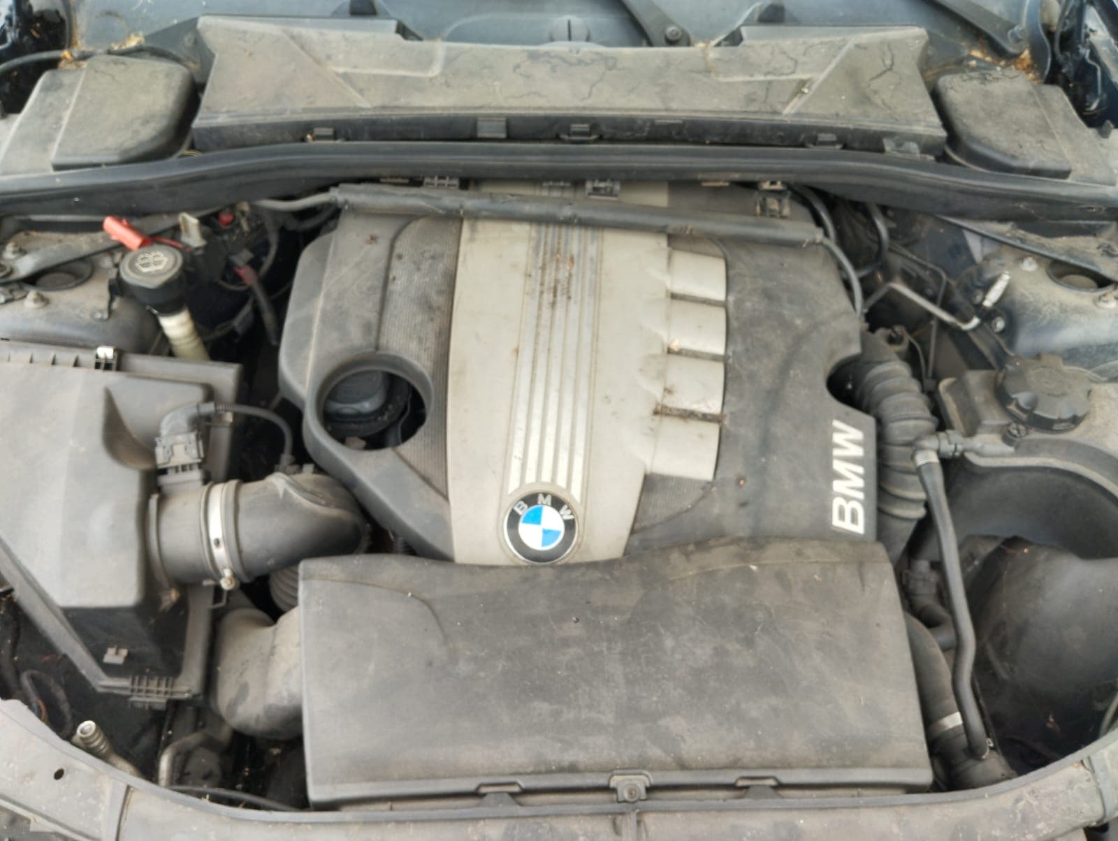 BMW 318d · Ano 2008 — imagem 15