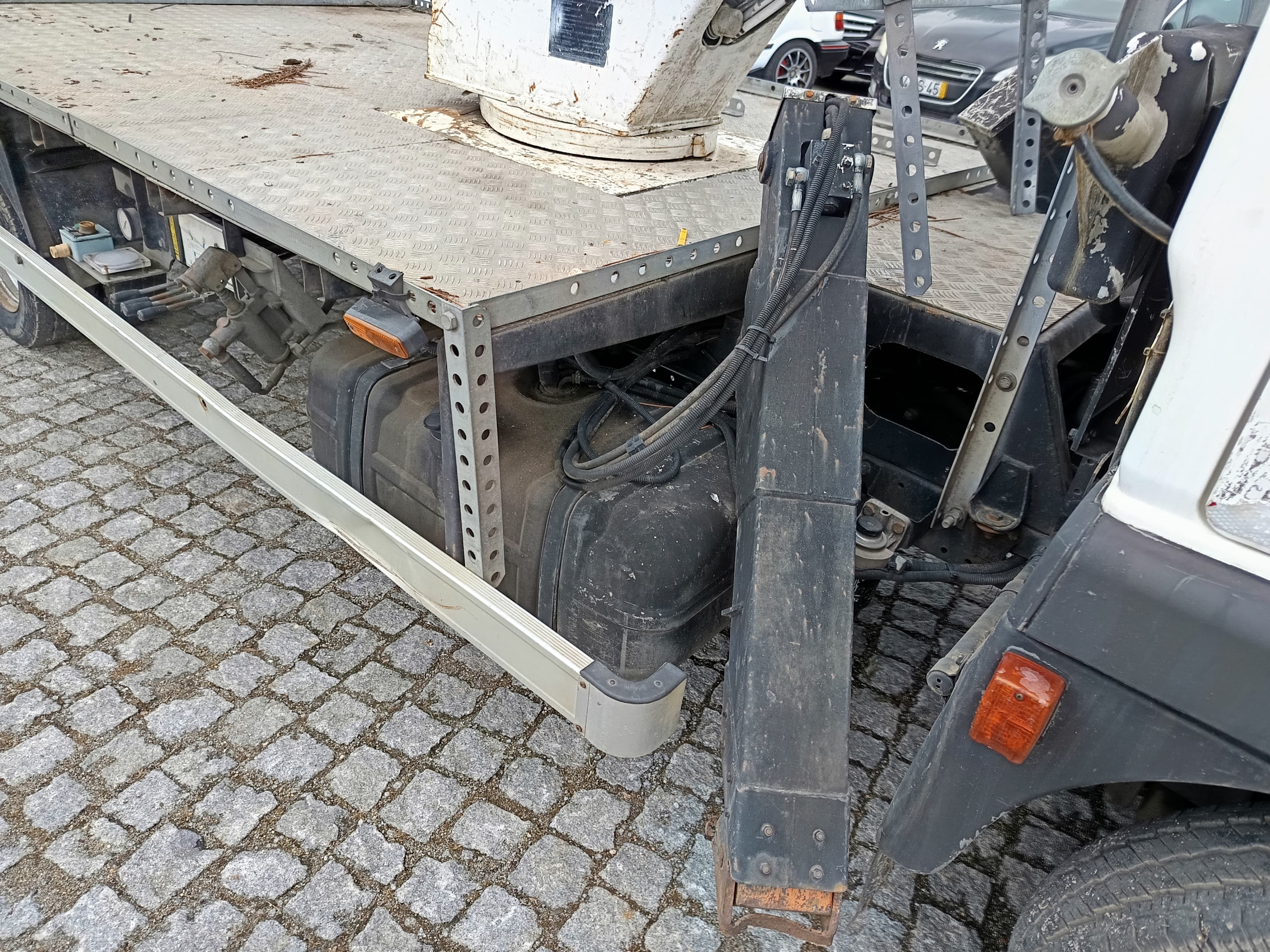 Nissan Cabstar Com Plataforma Elevatória · Ano 2007 — imagem 10