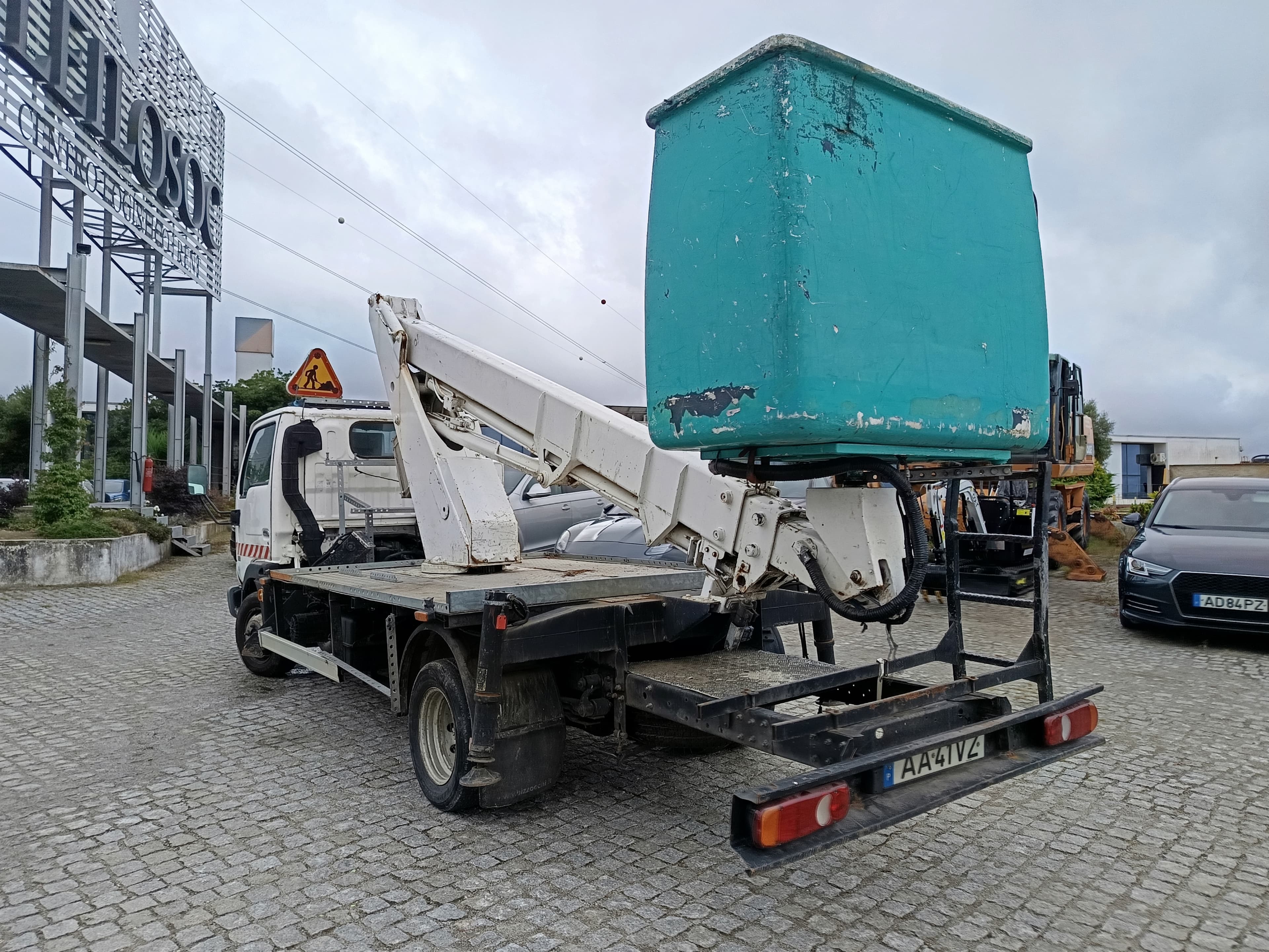 Nissan Cabstar Com Plataforma Elevatória · Ano 2007 — imagem 4